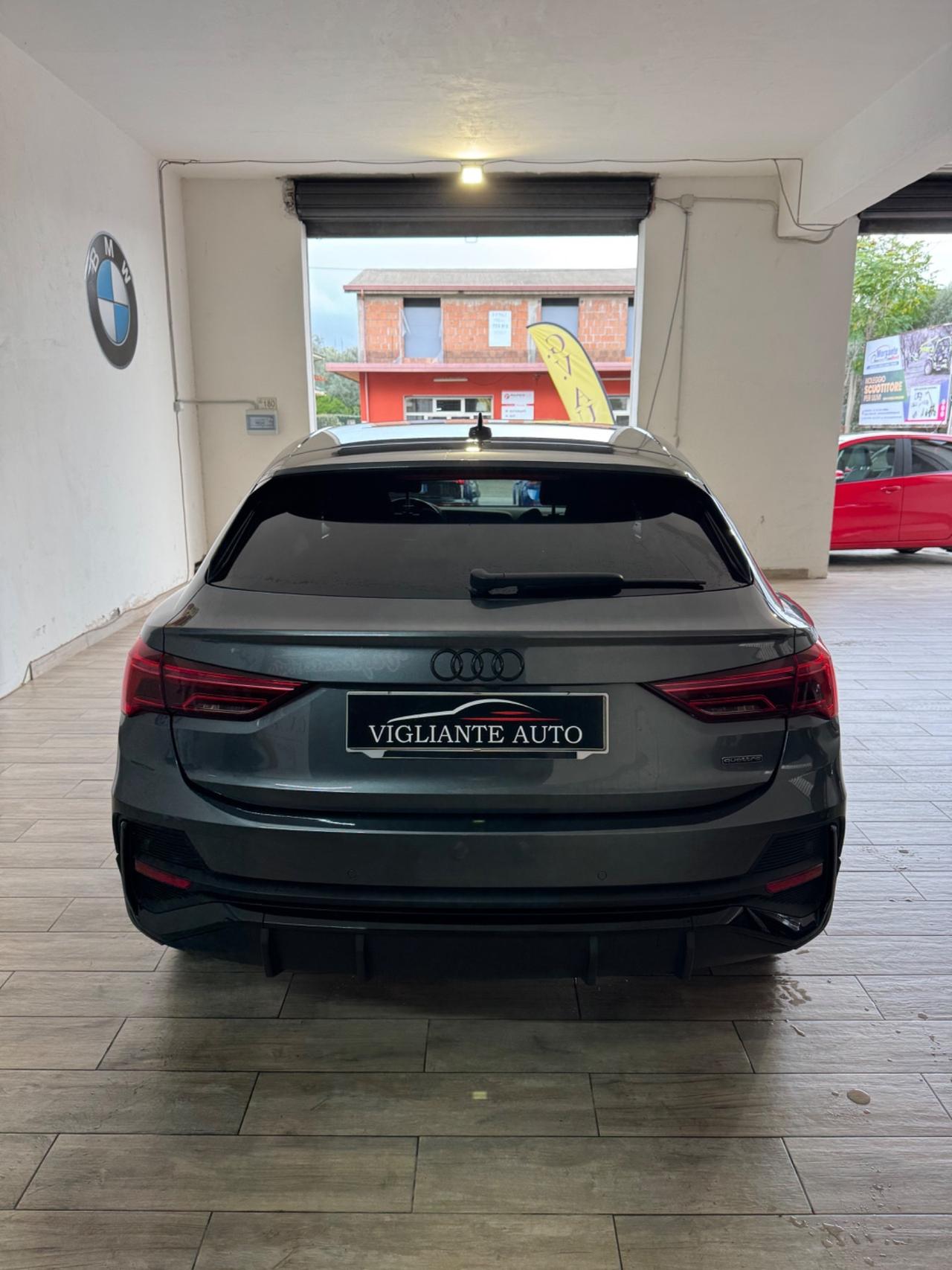 Audi Q3 40 TDI quattro S tronic Identity Black