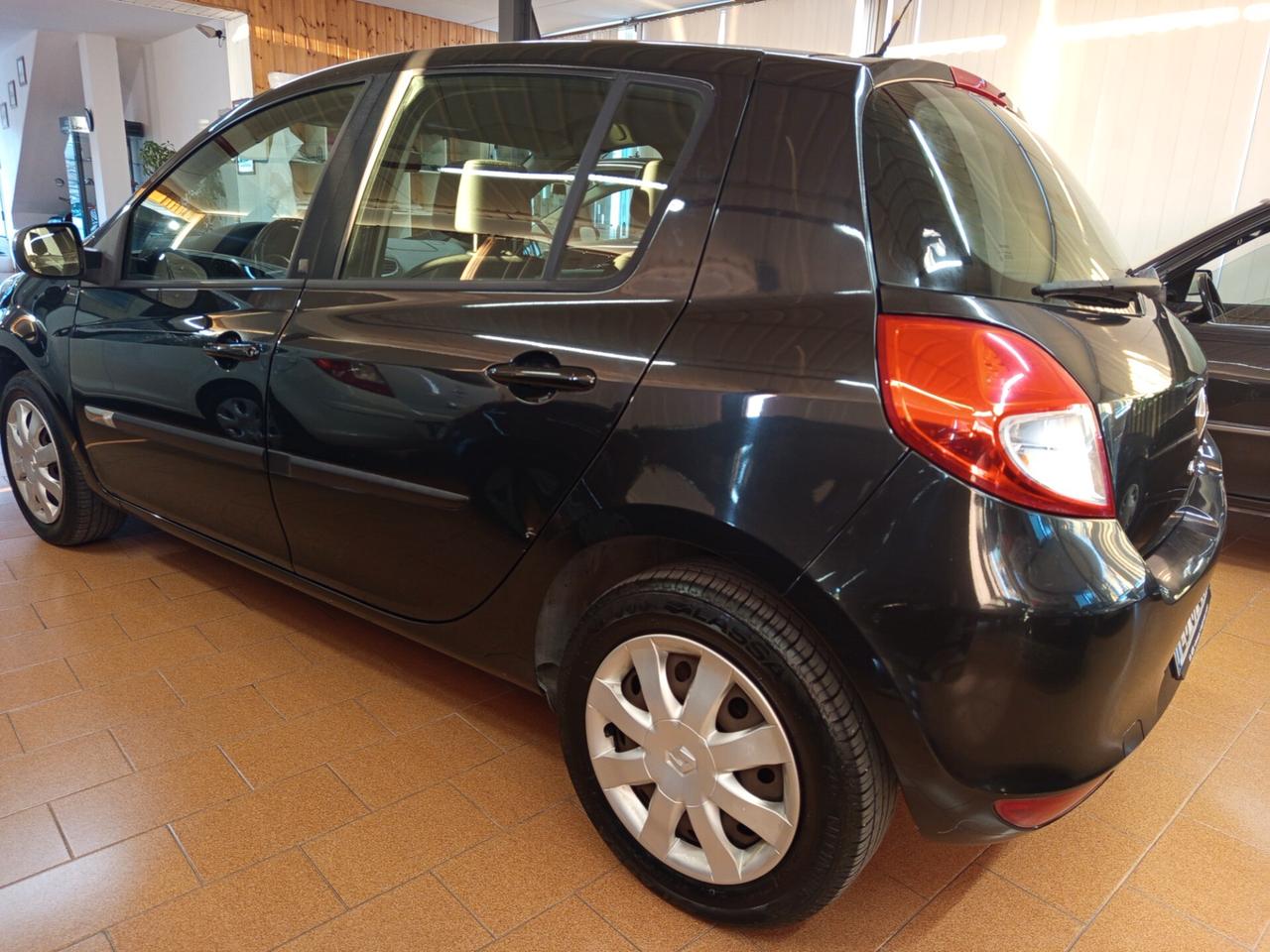 Renault Clio 1.2 16V 5 porte Luxe, 144 Mila chilometri ok neopatentati