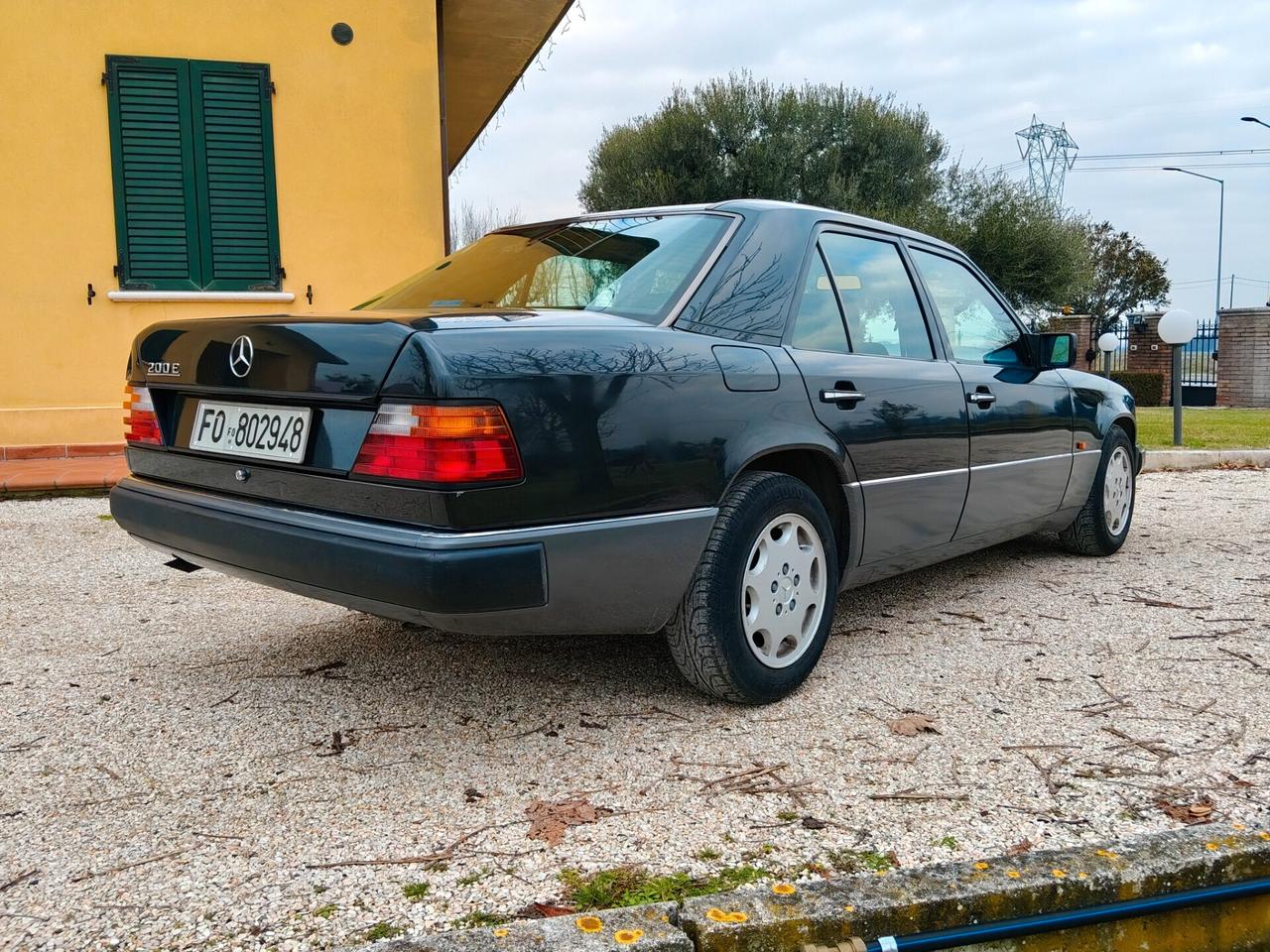 Mercedes-benz E200