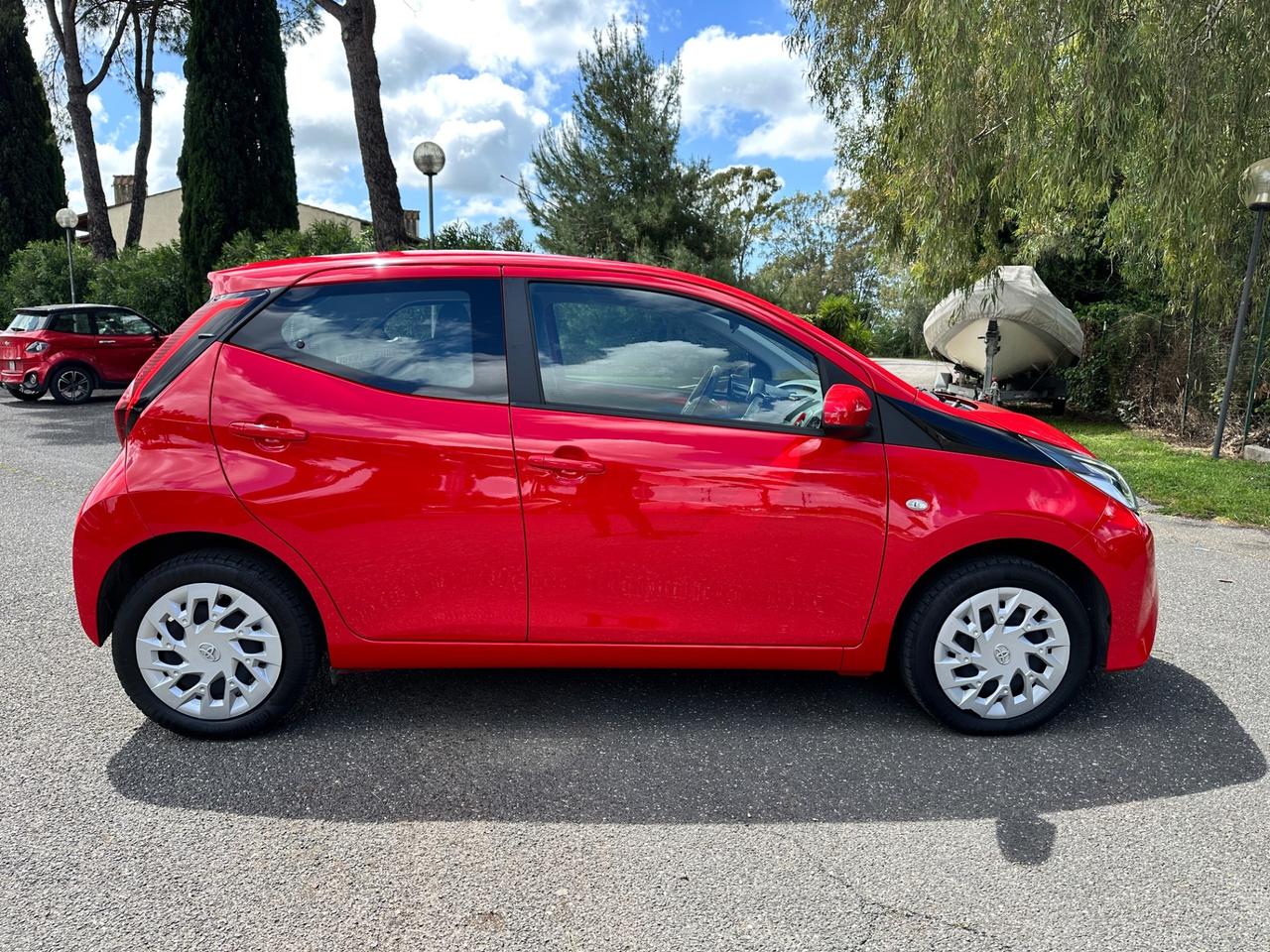 Toyota Aygo 1.0 VVT-i 72 CV 5 porte x-play Bluetooth touch RADAR