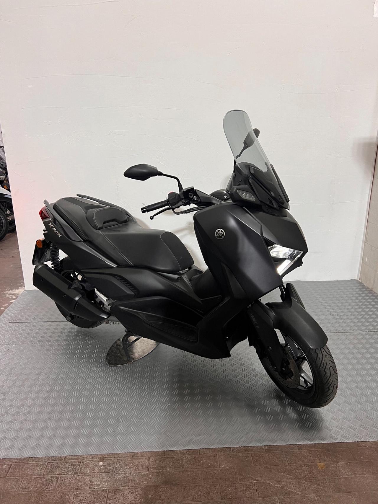 Yamaha X-Max 300