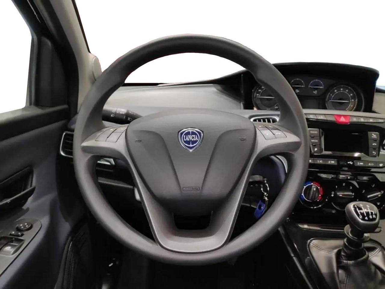 Lancia Ypsilon 1.2 69 CV 5 porte Gold Ok Neopatentati
