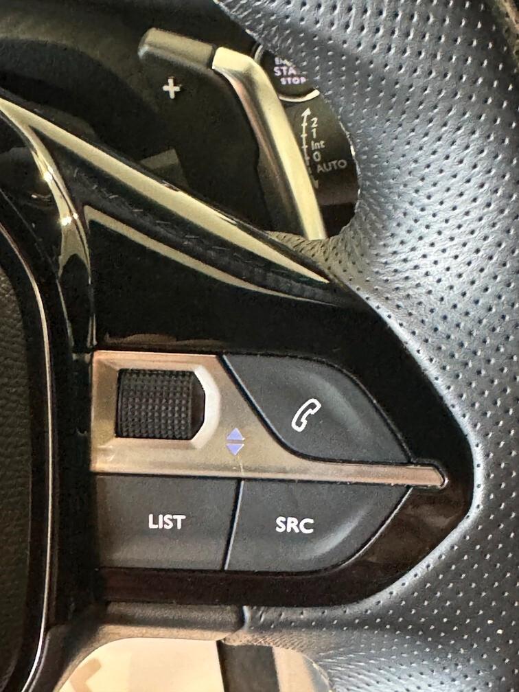 Peugeot 2008 1.2 puretech GT Pack Led Navi App conn 17" Neopat