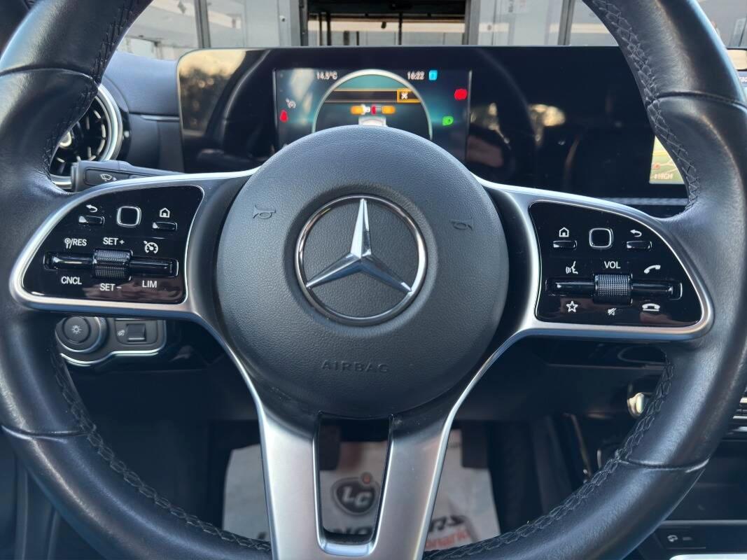 Mercedes Classe A 180 d Business Con TELECAMERA & NAVIGATORE