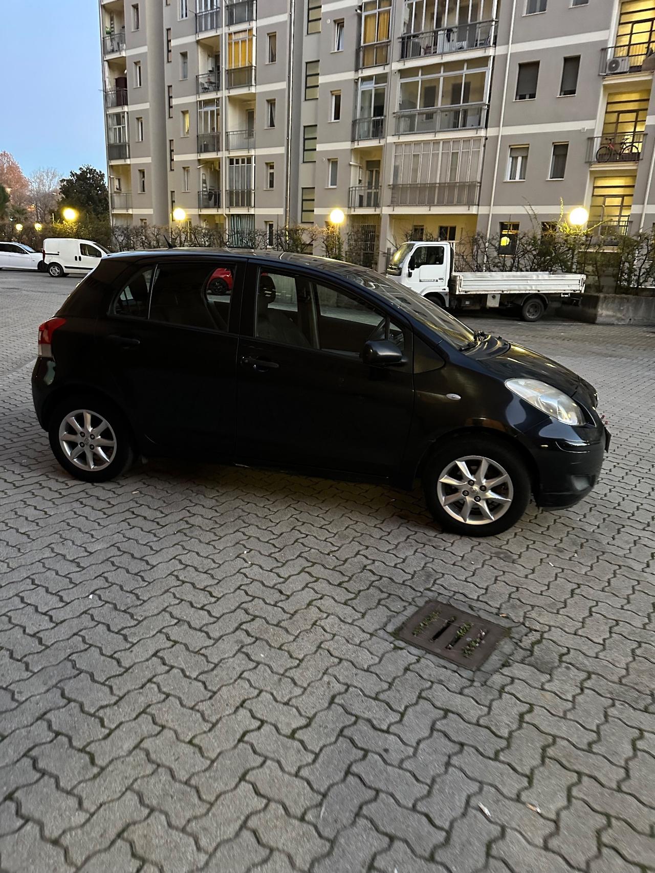 Toyota Yaris 1.0 5 porte Now