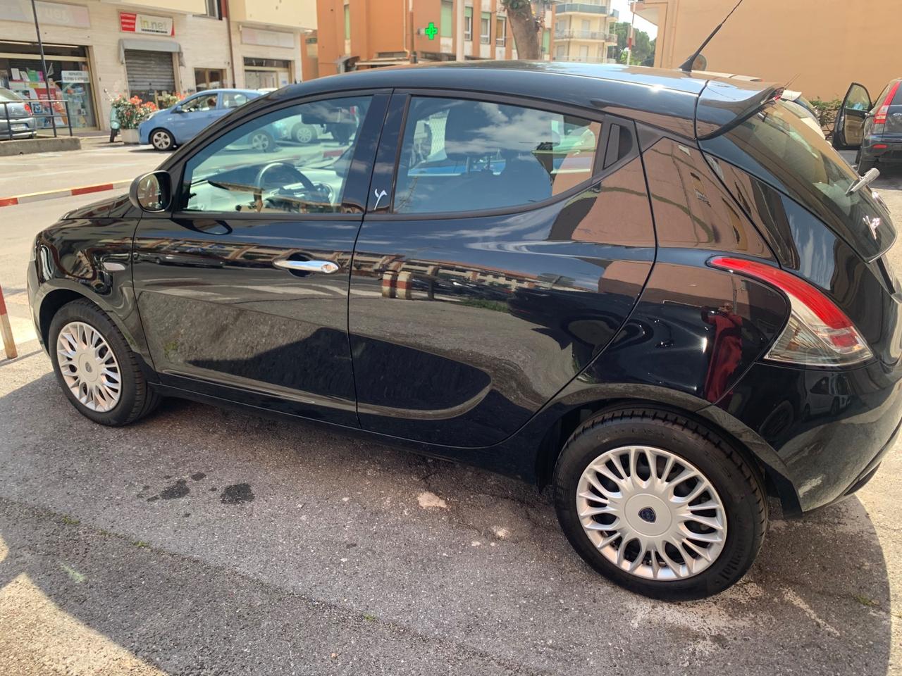 Lancia Ypsilon 1.2 69 CV 5 porte Gold 05/2016 km 46000