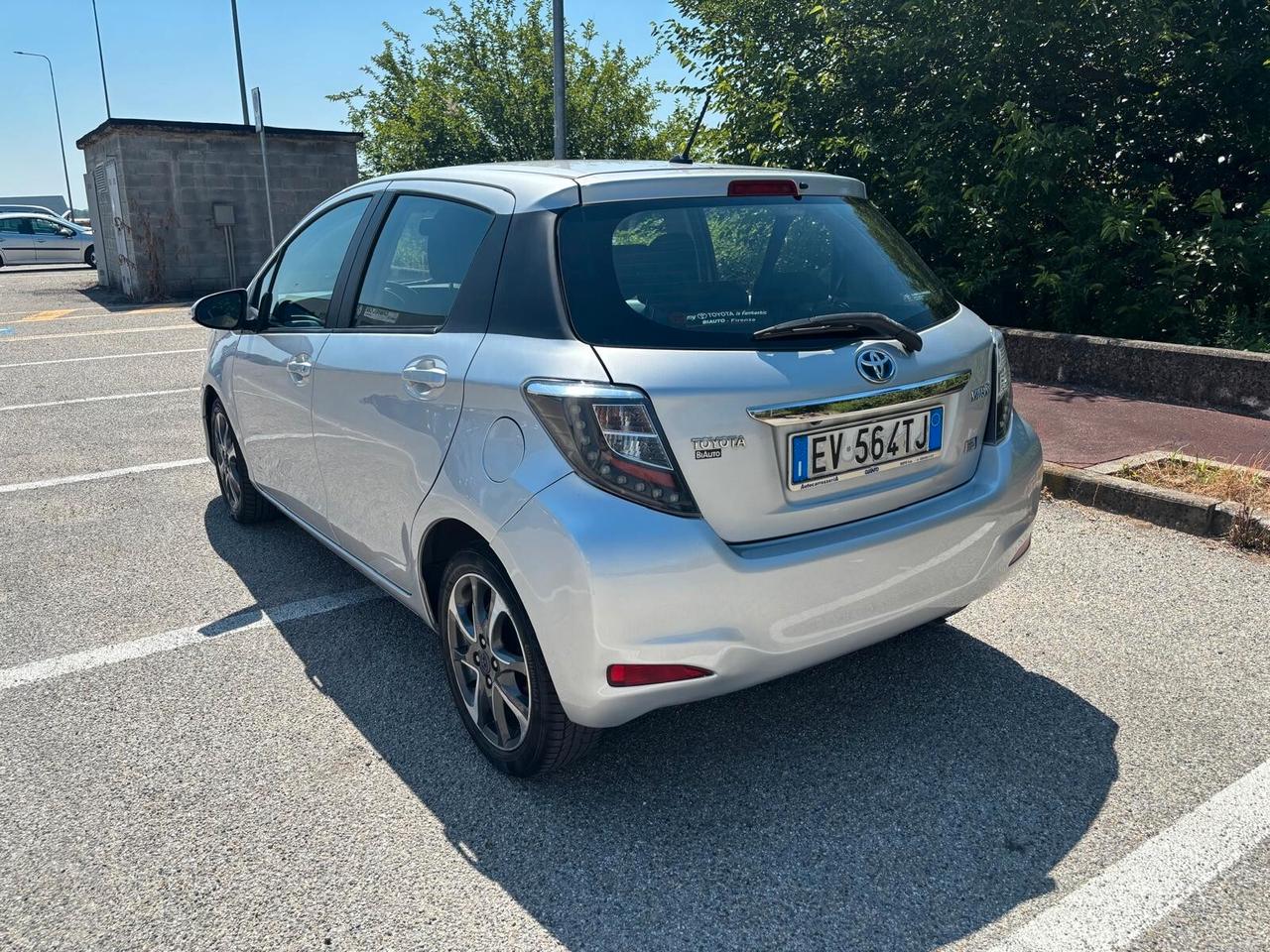 Toyota Yaris 1.5 Hybrid 5 porte Lounge Più GARANZIA UFFICIALE 3 ANNI TAGLIANDI CERTIFICATI KM ORIGINALI