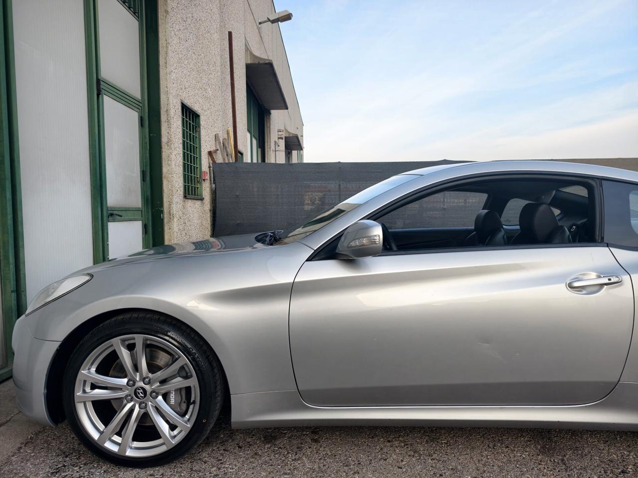 Hyundai Genesis TURBO UNIPRO STUPENDA 2012