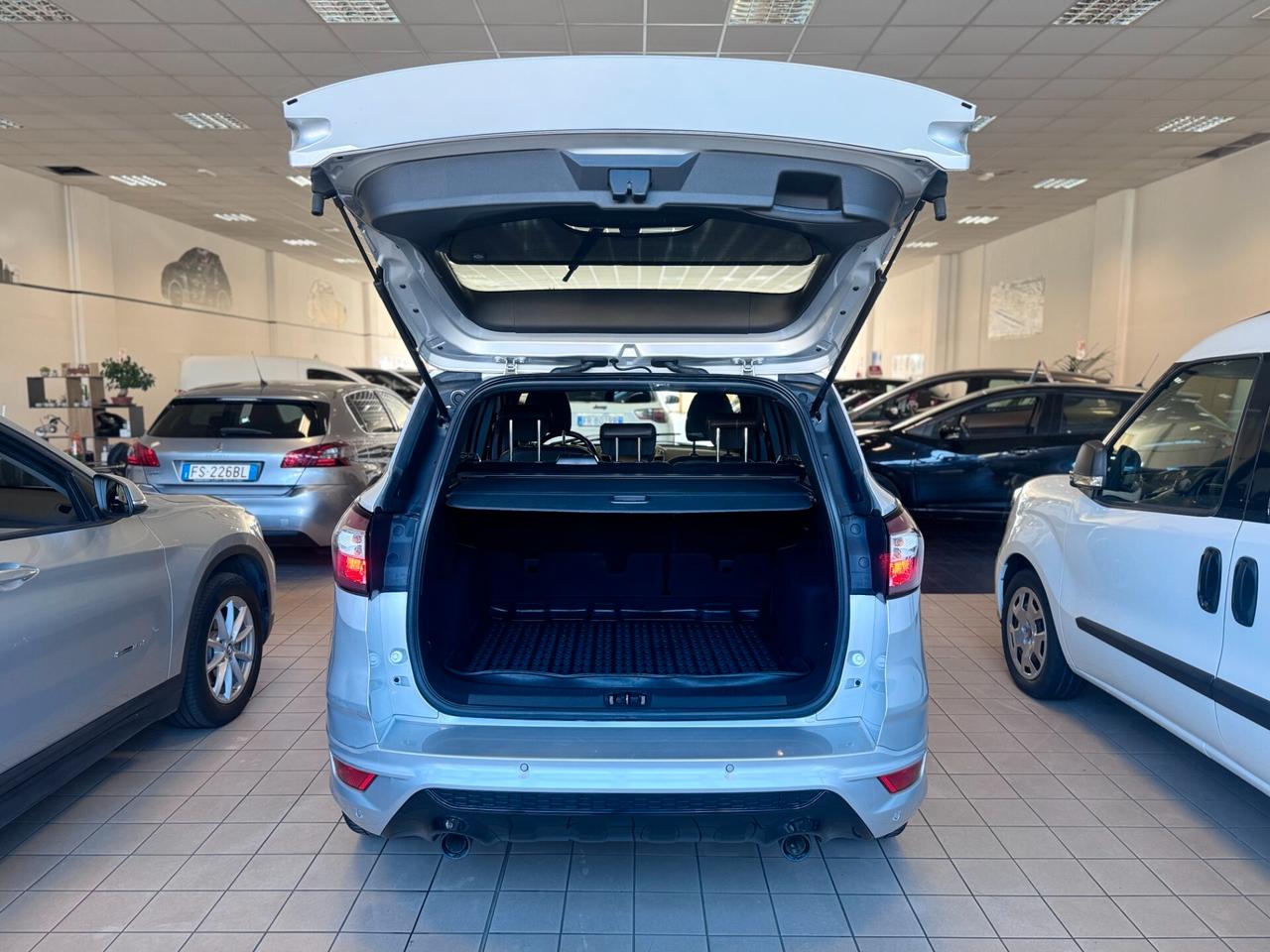 Ford Kuga 2.0 TDCI 150 CV S&S 4WD Powershift ST-Line