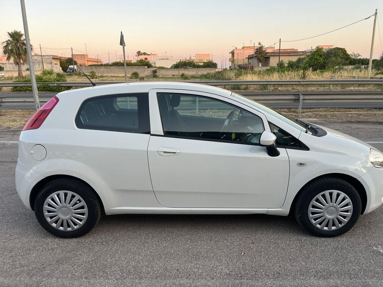 Fiat Grande Punto 1.4 EasyPower Unipro 2011