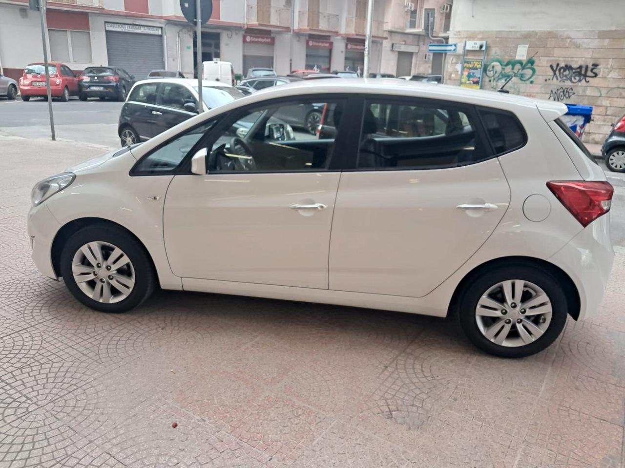 Hyundai iX20 1.4 CRDI 90 CV-IMPECCABILE-Euro6490