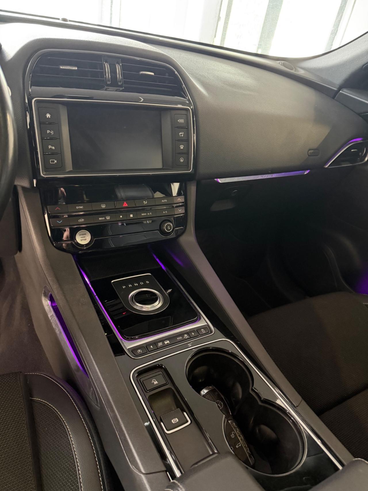 Jaguar F-Pace 2.0 R-Sport MOTORE 0Km fatturato