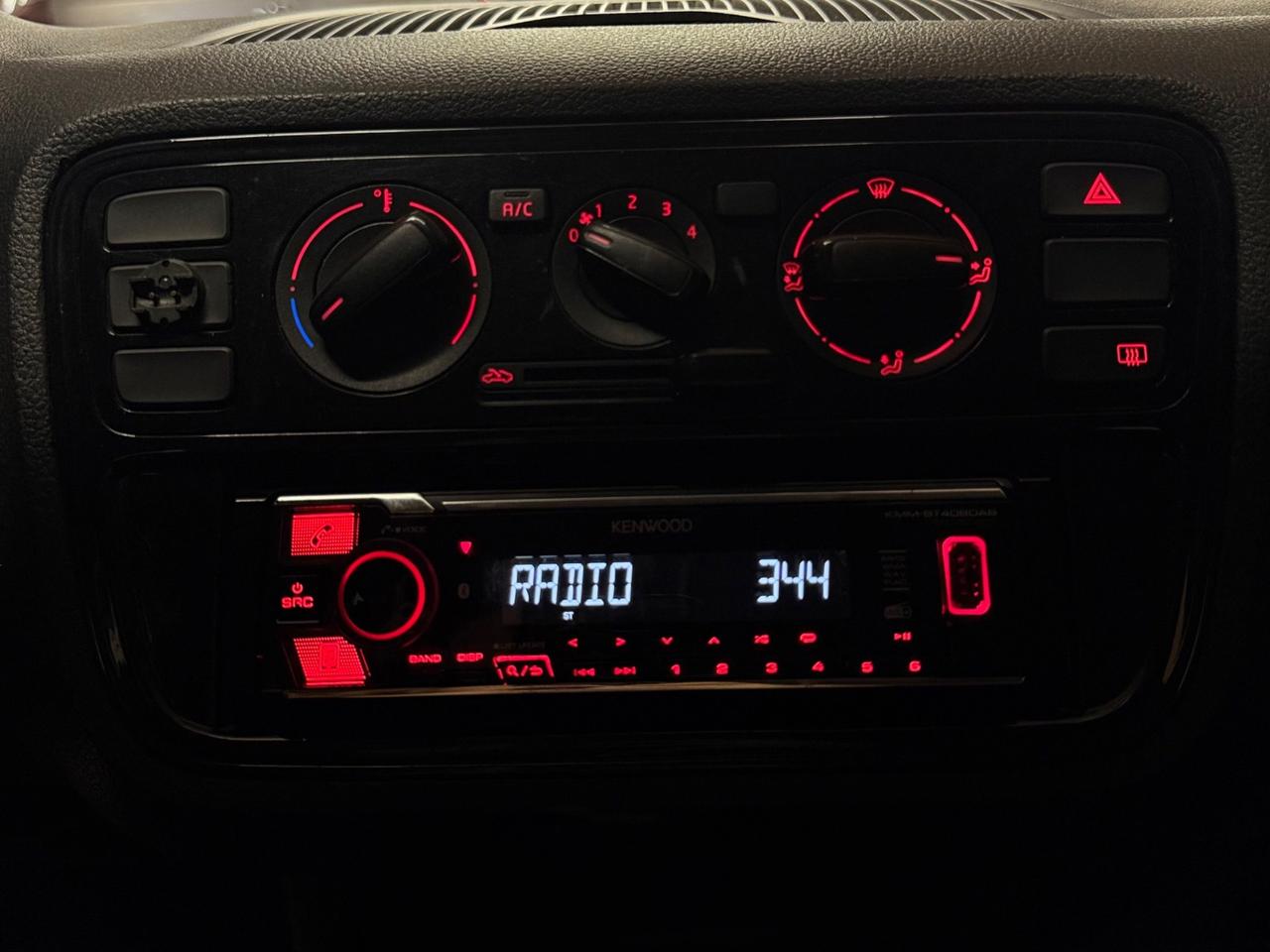 STUPENDA VOLKSWAGEN UP ADATTA A NEOPATENTATI UNICO PROPRIETARIO