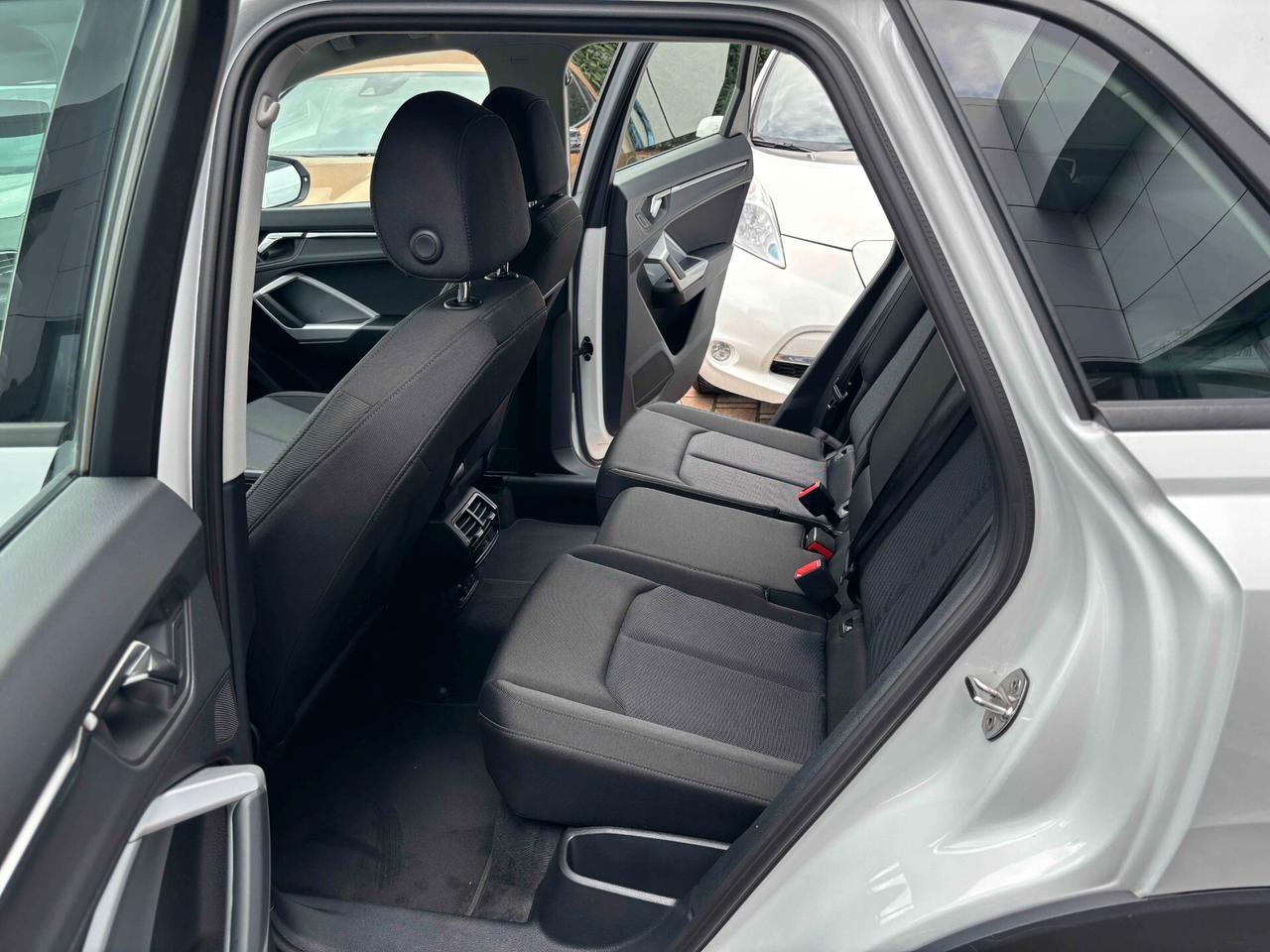 Audi Q3 35 TDI quattro S tronic Business