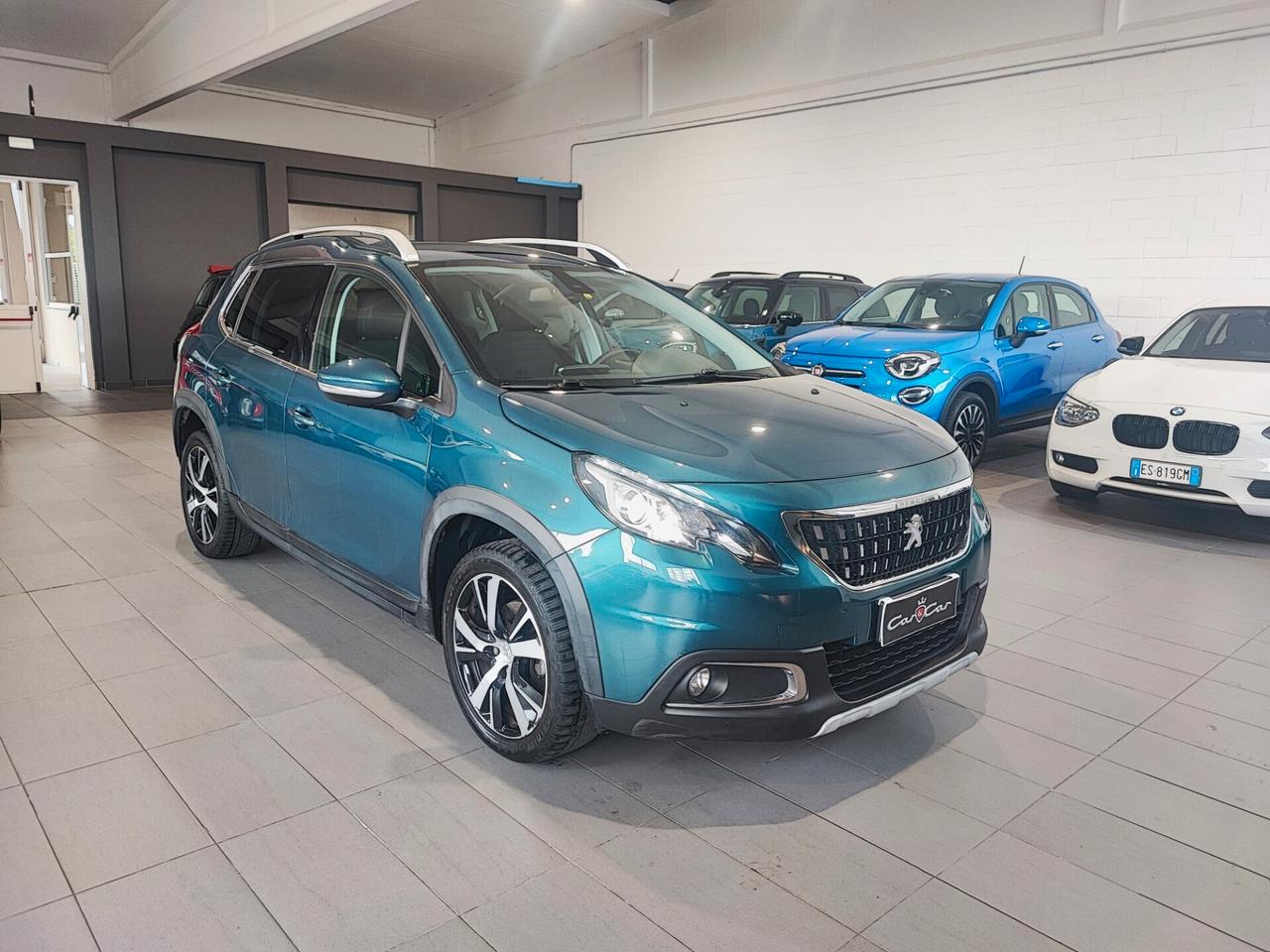 Peugeot 2008 1.2 PureTech 110 EAT6 Allure • Navi • LED • Retrocamera • Cerchi 17