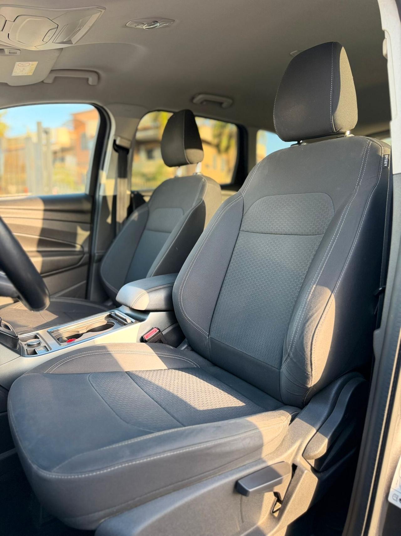 Ford Kuga 1.5 TDCI 120 CV S&S 2WD Powershift Titanium Business