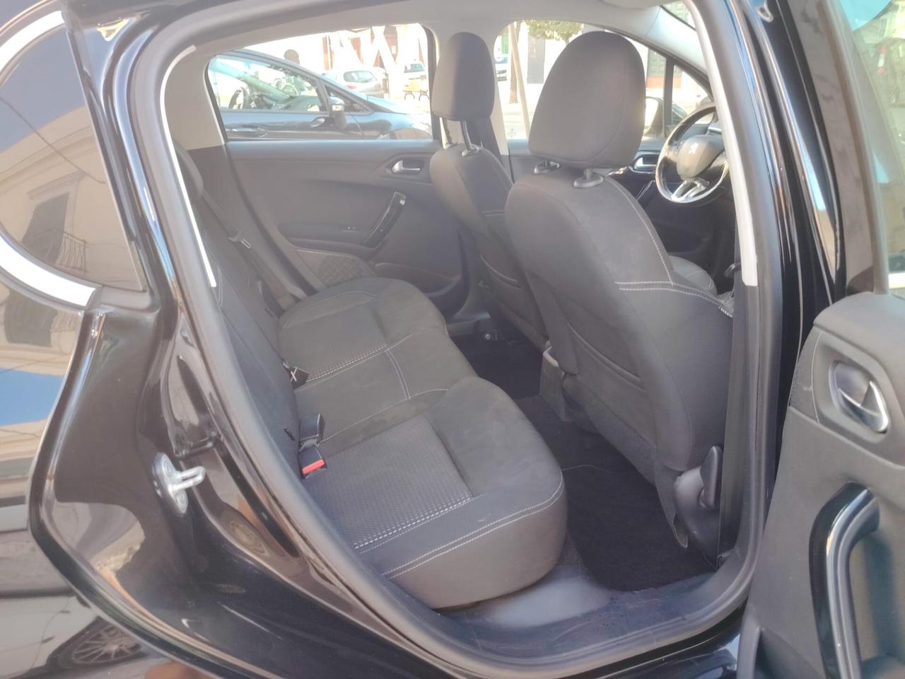 Peugeot 208 BlueHDi 75 5 porte Allure
