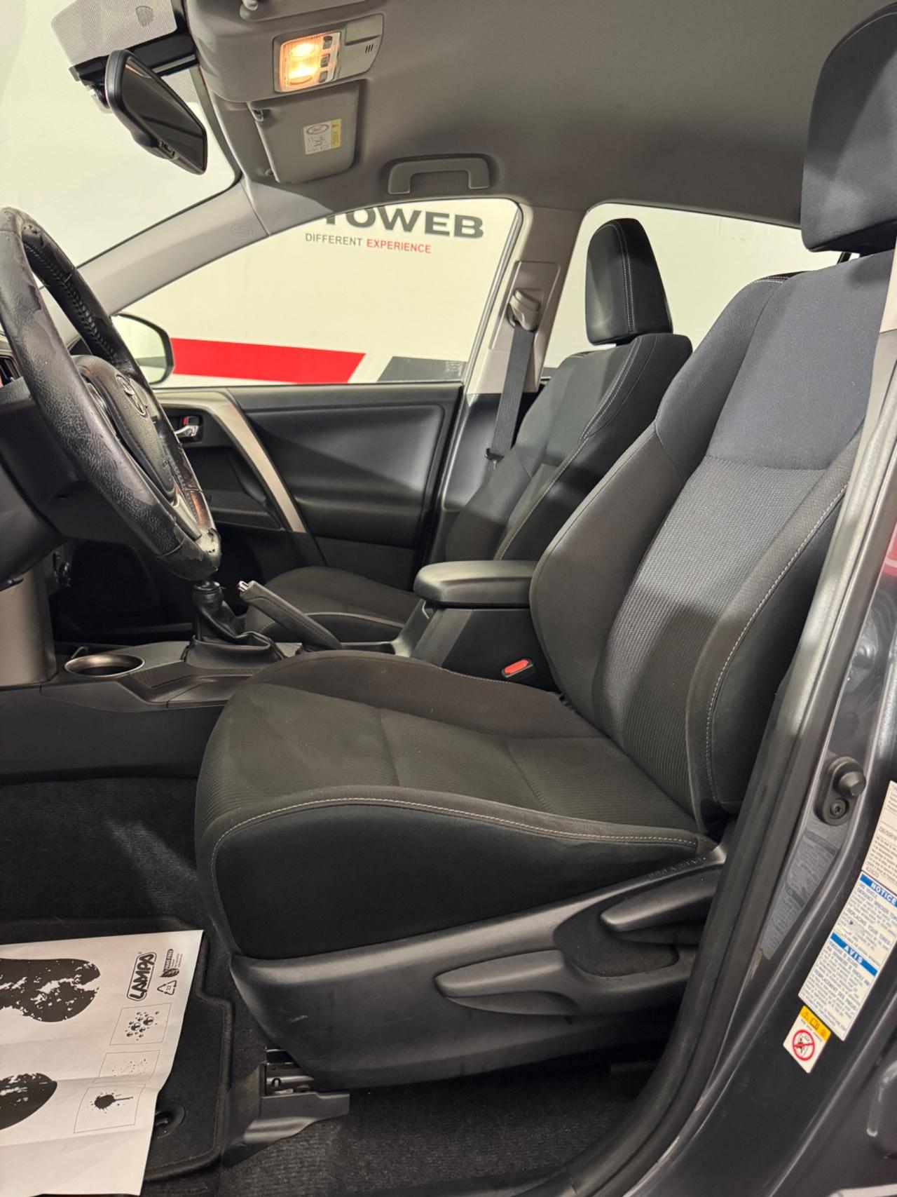 Toyota RAV 4 2.0 D-4D 4WD Lounge White Ed.