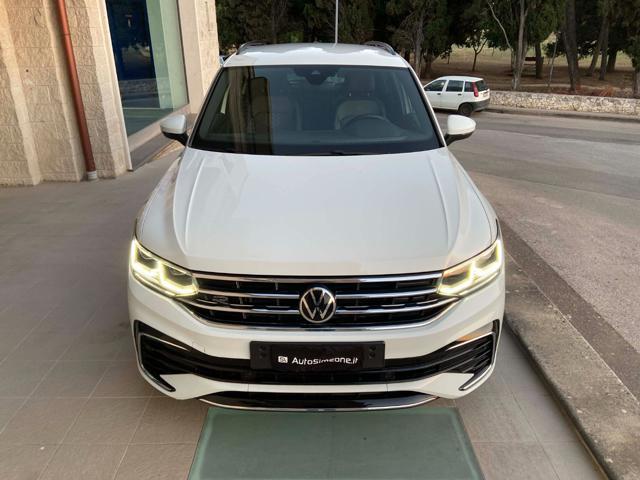 VOLKSWAGEN Tiguan 2.0 TDI 150 CV SCR DSG R-Line LUCI AMBIENTE