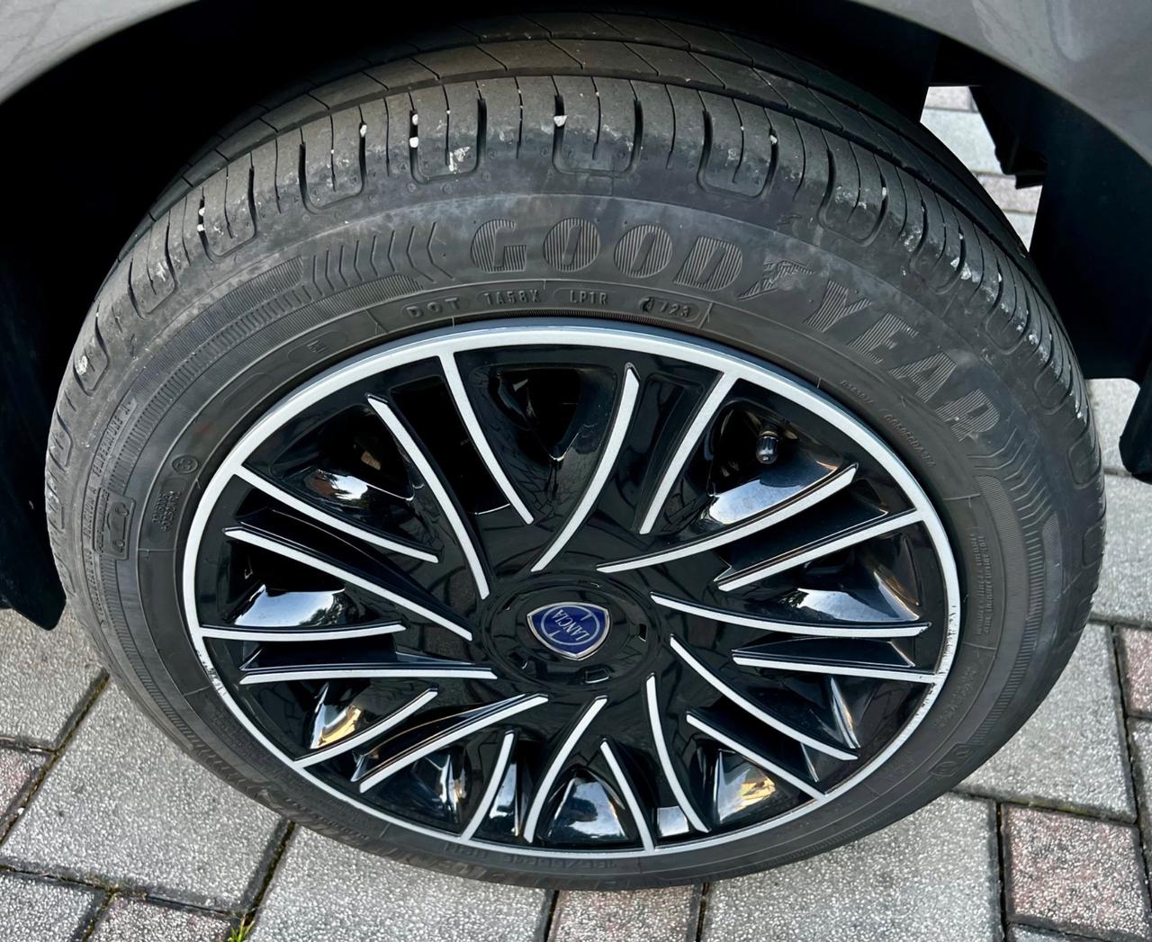 Lancia Ypsilon 1.0 FireFly 5 porte S&S Hybrid Oro