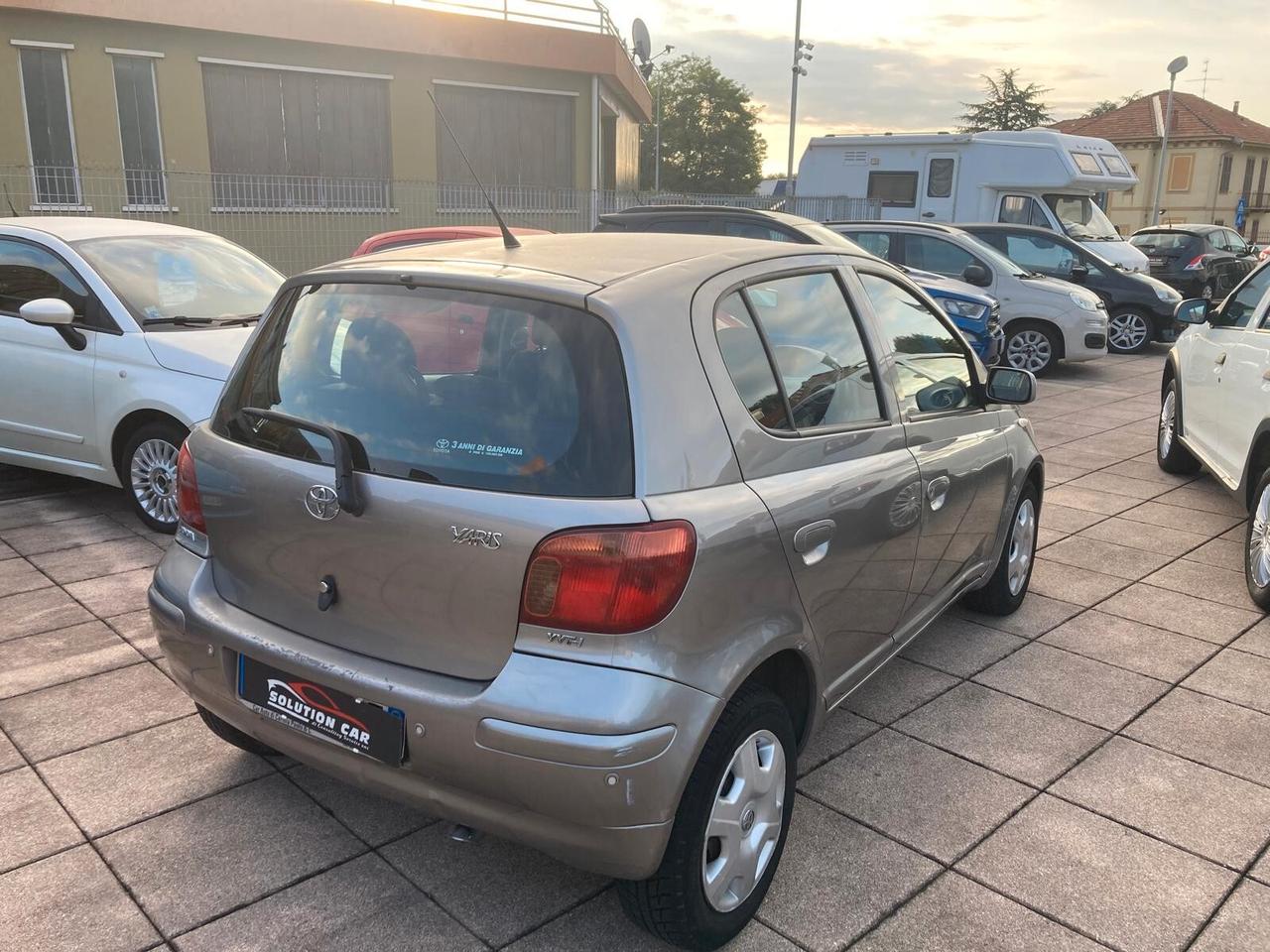 Toyota Yaris 1.3i 16V cat 5 porte Sol