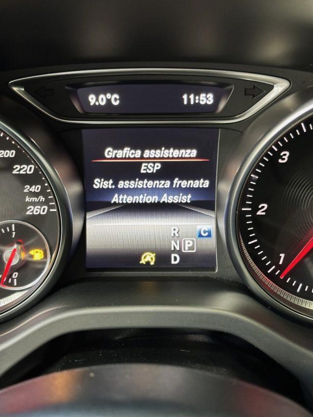 MERCEDES-BENZ GLA 180 d Automatic Sport - 17" - Telecamera - Navi - IVA