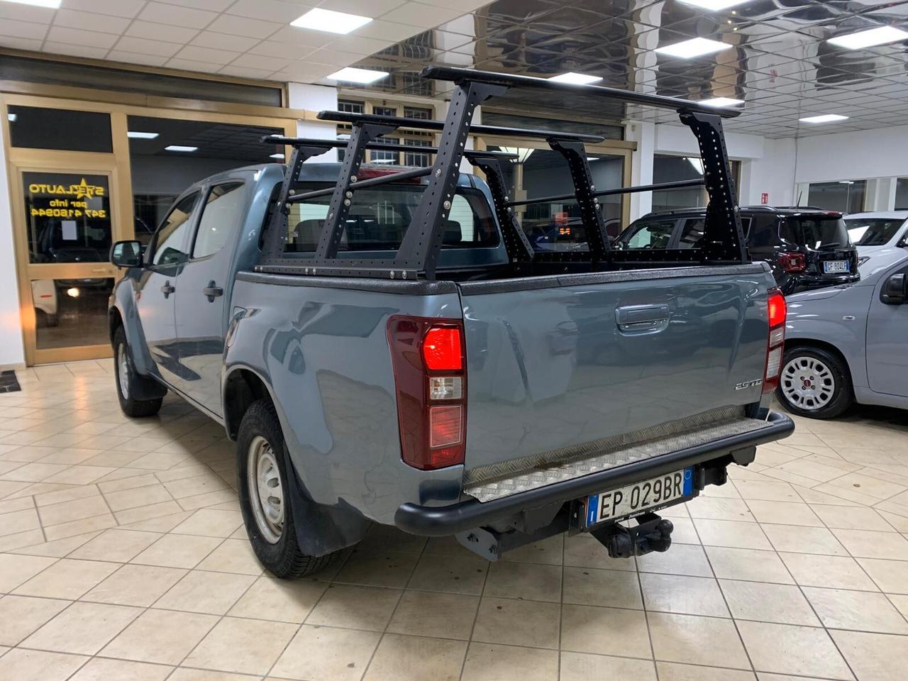 Isuzu D-Max 2.5 Crew Cab Solar 4WD