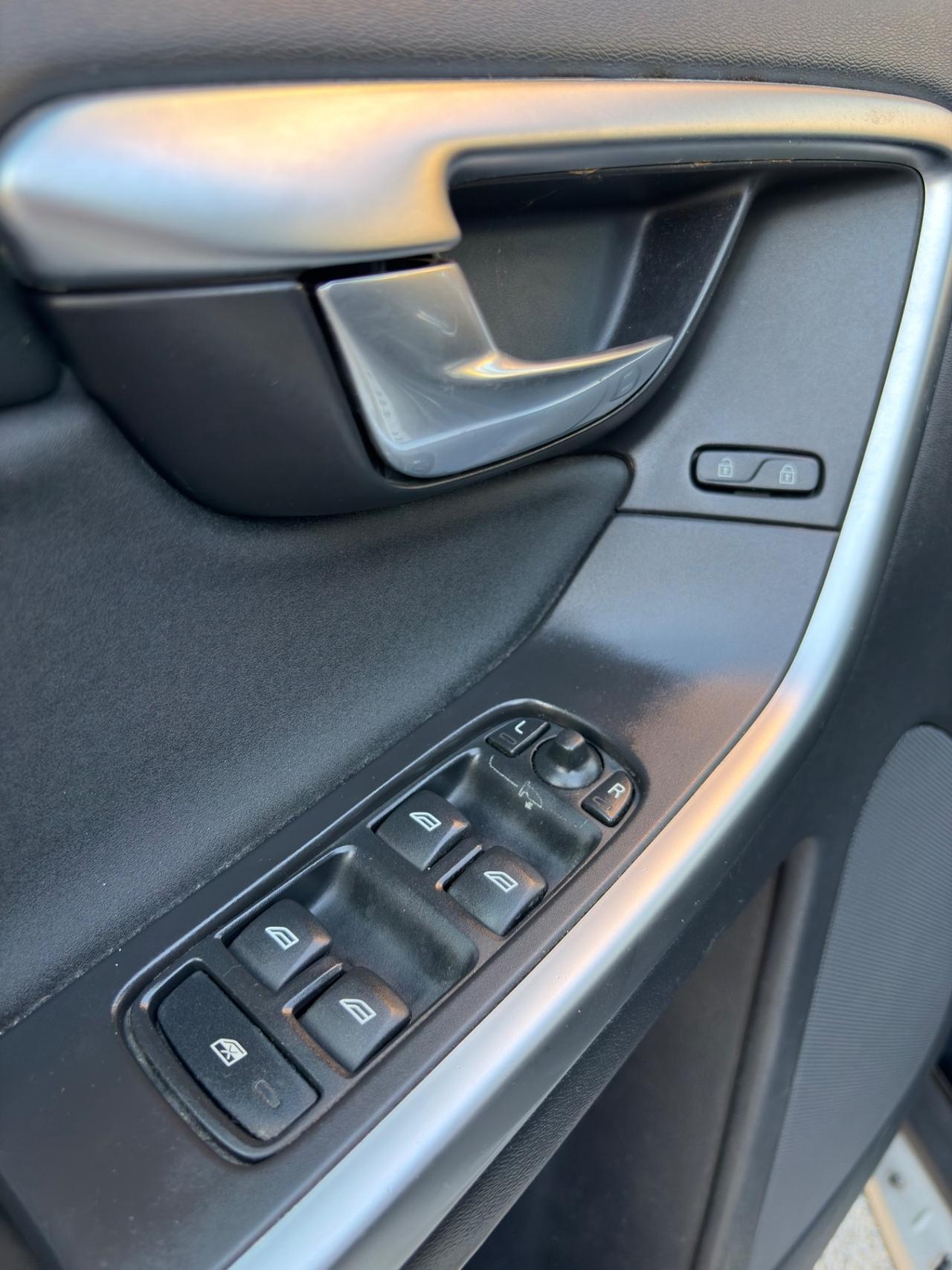 Volvo XC 60 D4 175cv automatico