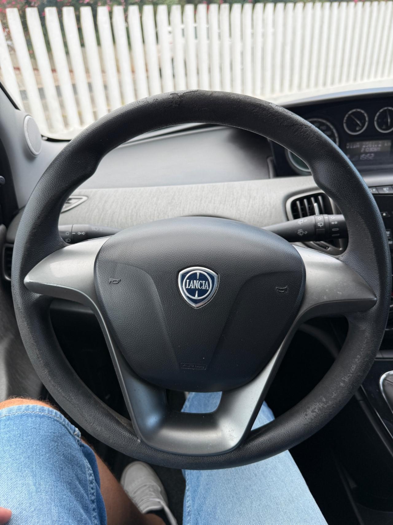 Lancia Ypsilon 1.2 69 CV 5 porte GPL Ecochic Gold