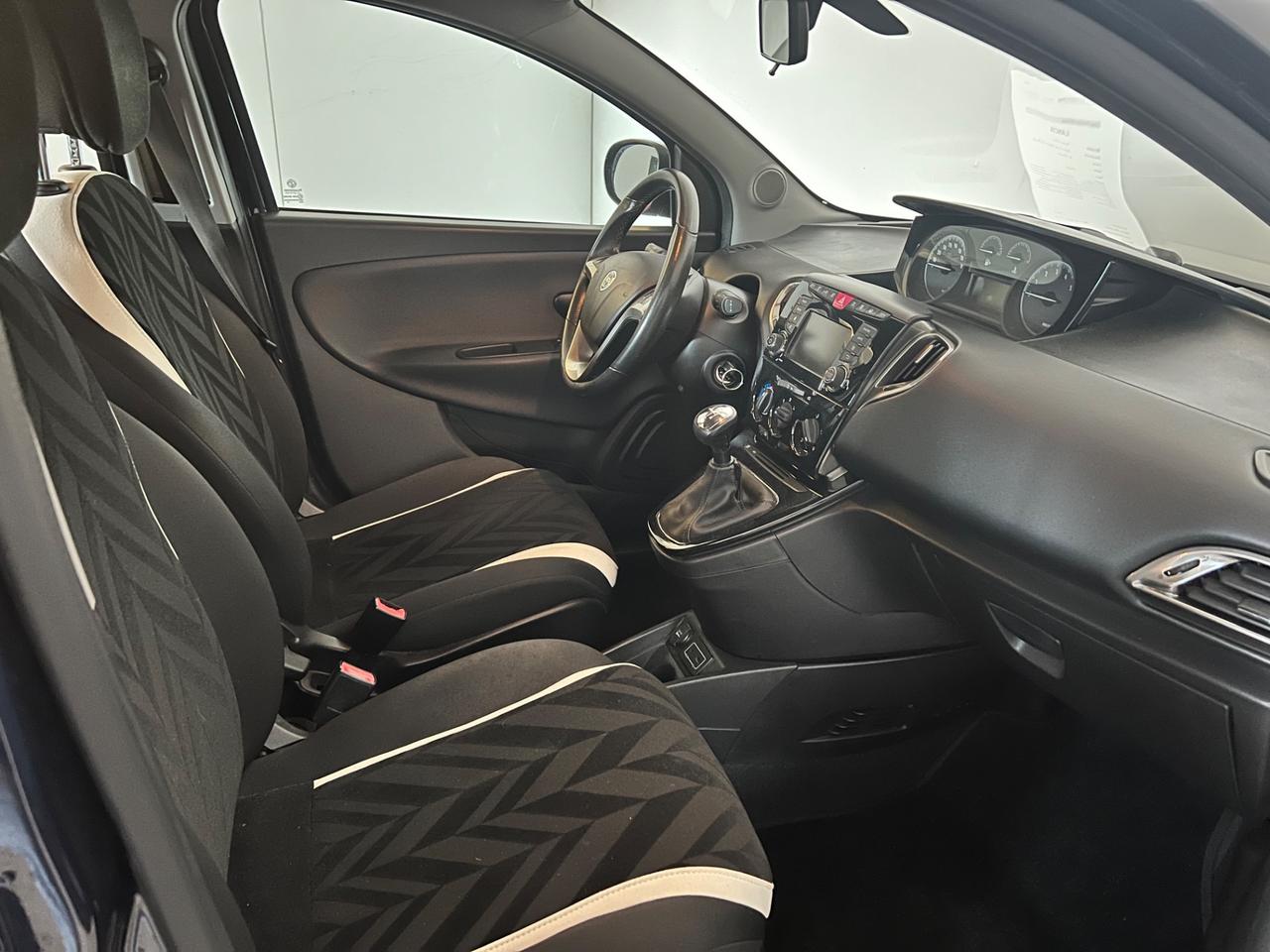 Lancia Ypsilon 0.9 TwinAir 85 CV 5 porte S&S DFN Gold