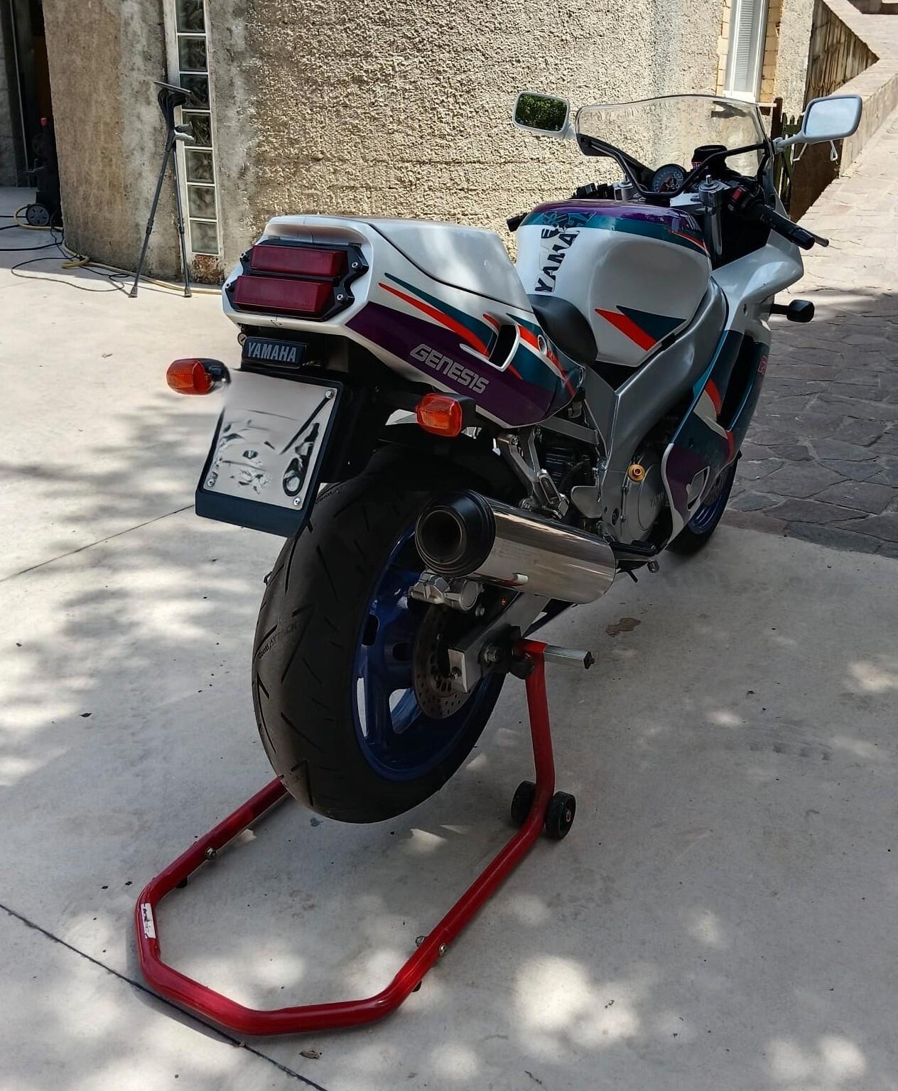 Yamaha FZR 600 R