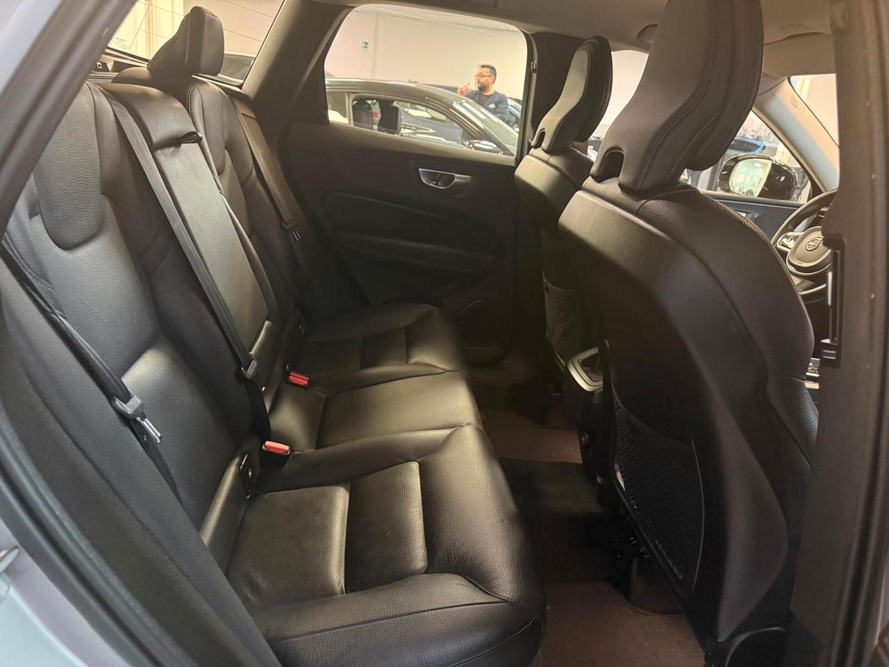 Volvo XC 60 XC60 B4 (d) AWD automatico Plus Dark