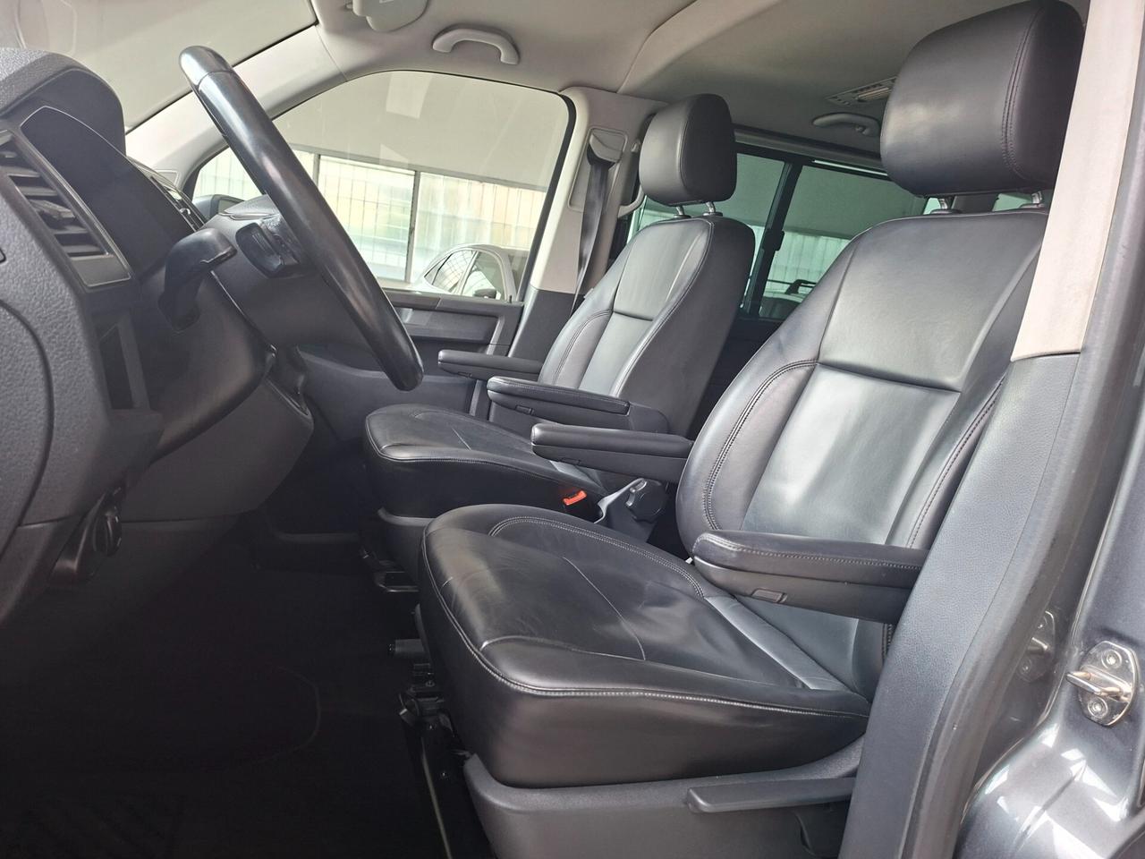 Volkswagen T6 Caravelle 2.0 TDI / 8 POSTI / AUTOMATICO / PELLE / EURO 6B