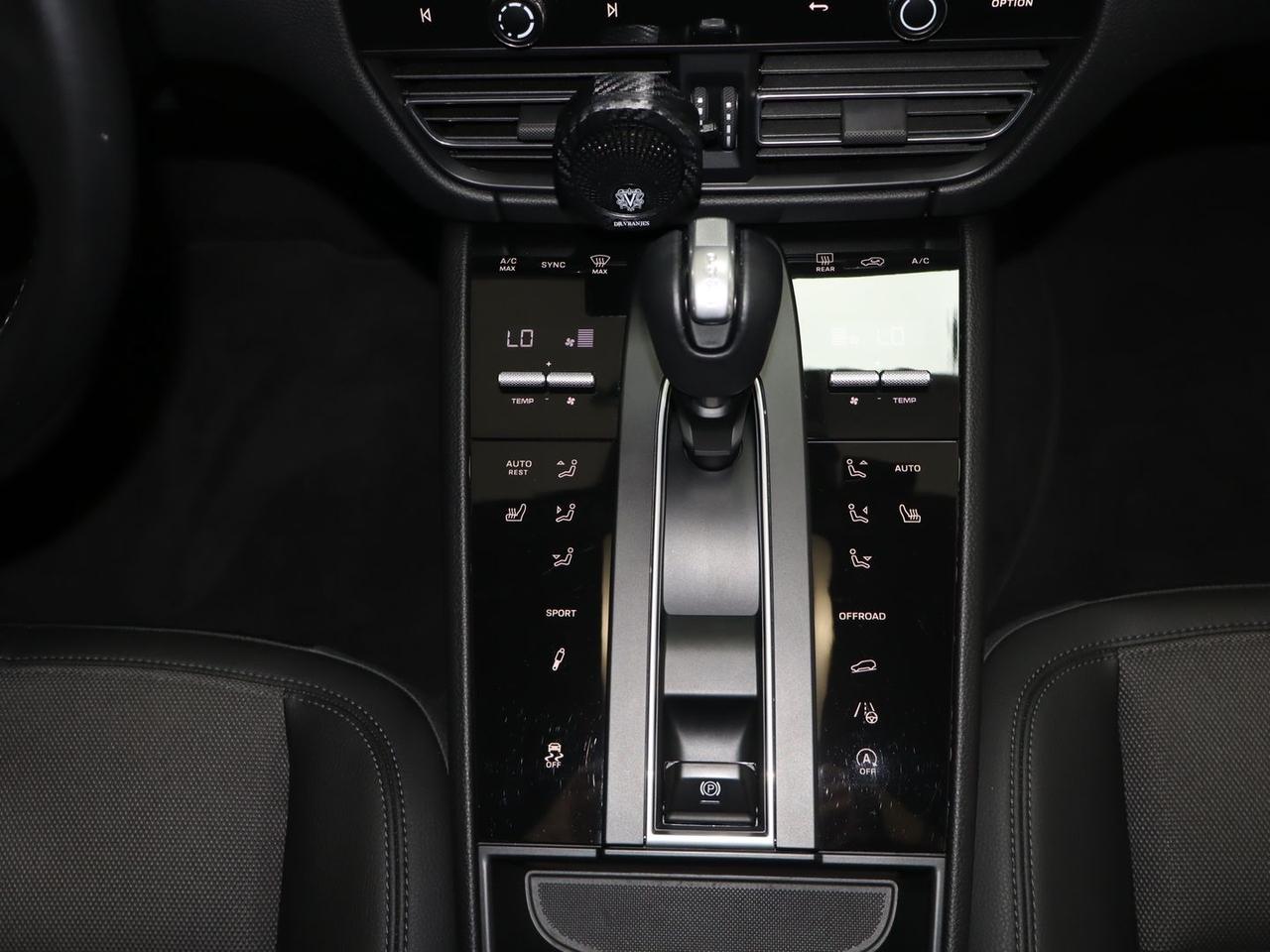 Porsche Macan 2.0 #11597