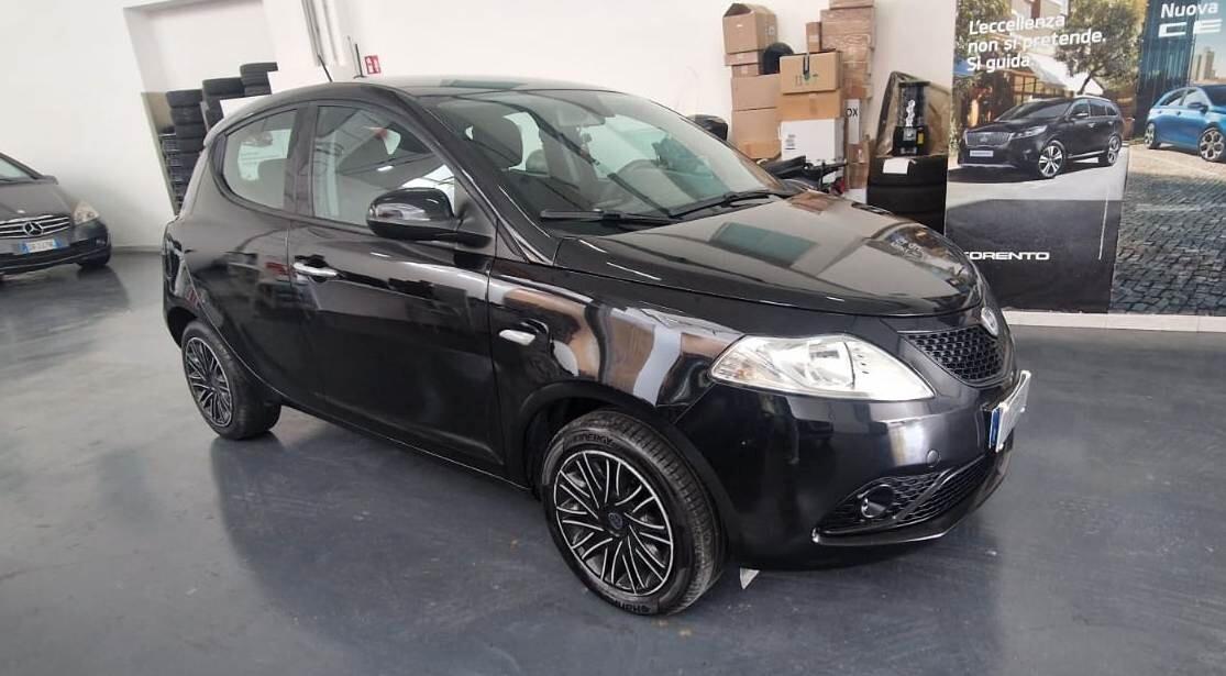 Lancia Ypsilon 1.2 69 CV 5 porte S&S Gold