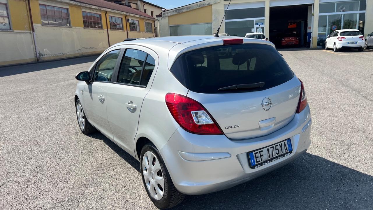 Opel Corsa 1.2 5 porte Cosmo