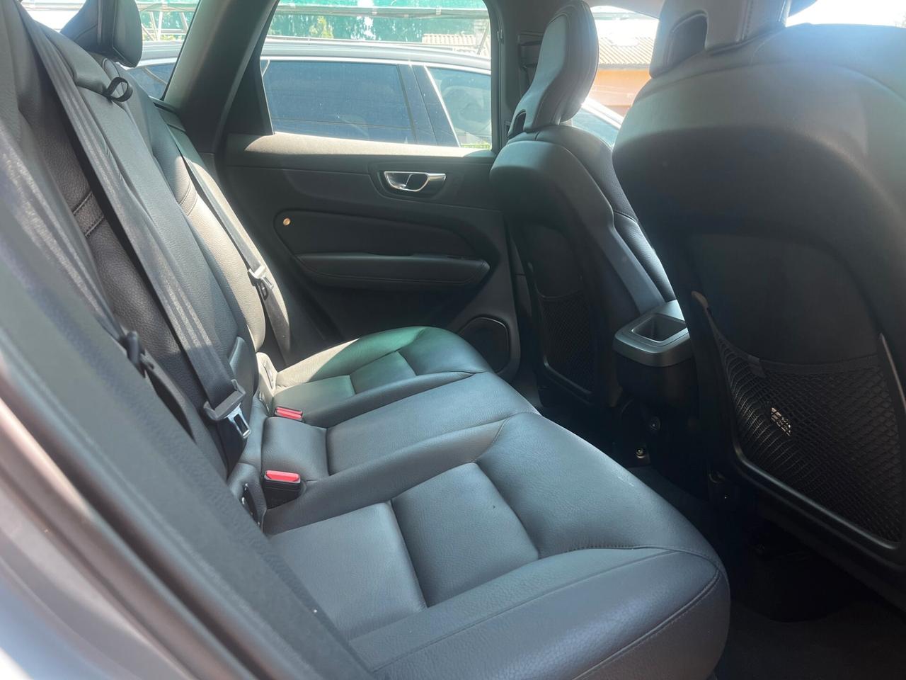 Volvo XC 60 XC60 B4 (d) AWD Geartronic Momentum Pro