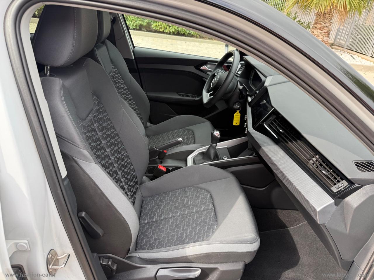 AUDI A1 SPB 30 TFSI Identity Black / S line edition