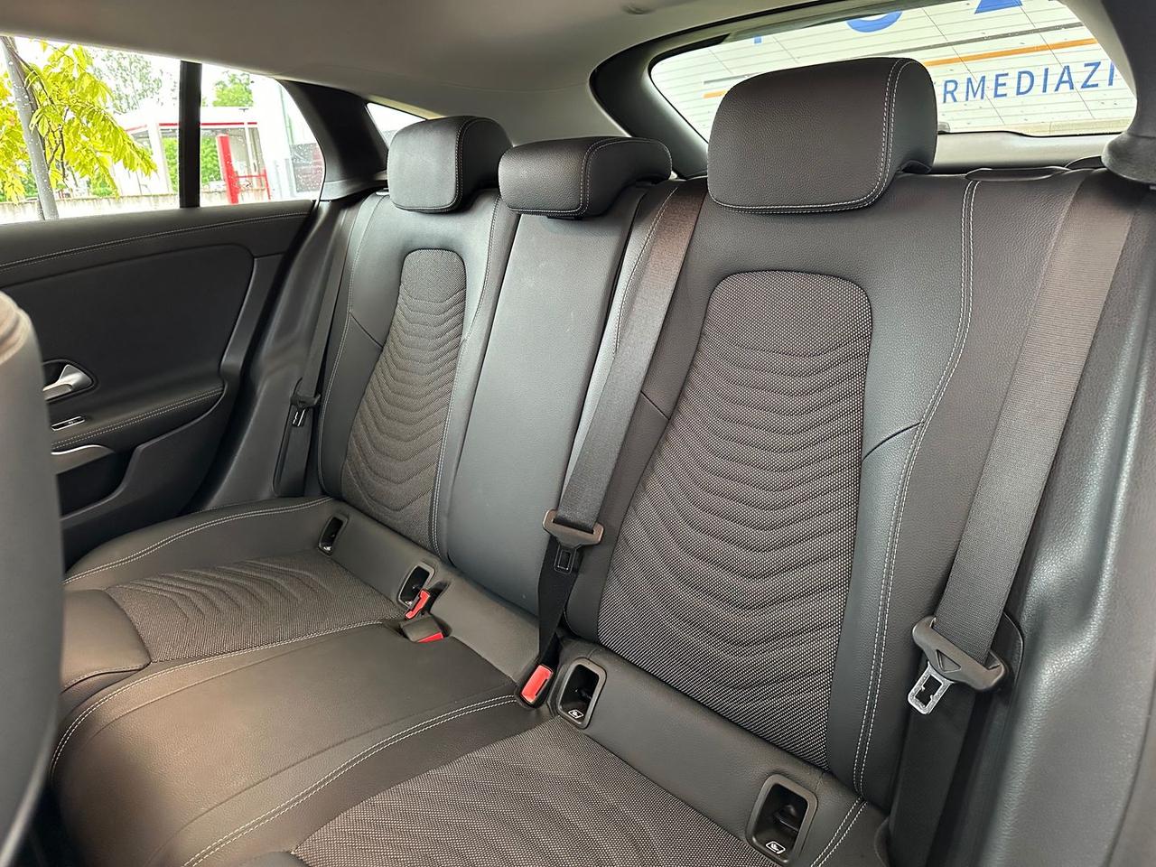 Mercedes-Benz CLA 180 Sport CLA 180 D