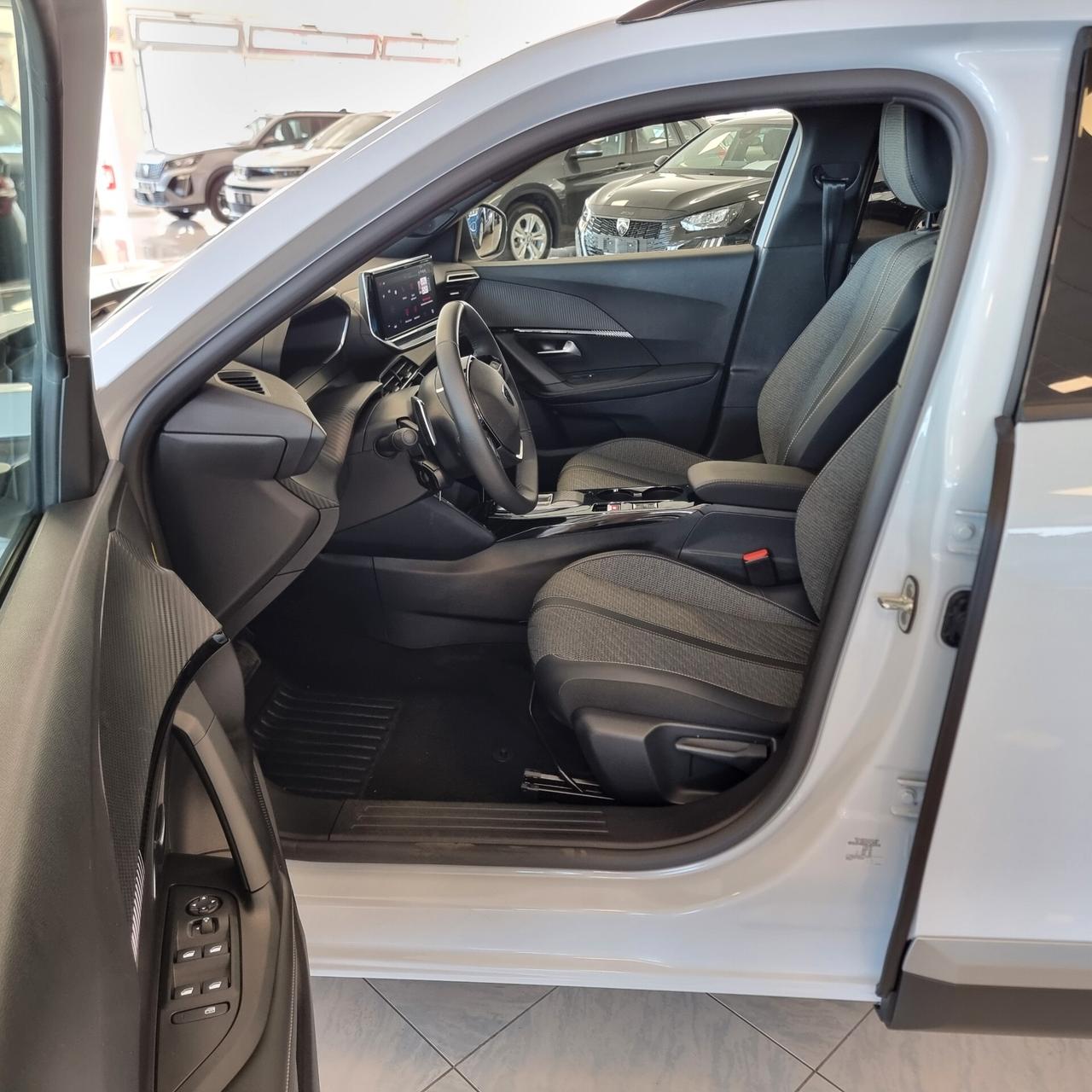 PEUGEOT 2008 ALLURE 1.2 Bz 130cv cambio automatico EAT8 Euro 6E