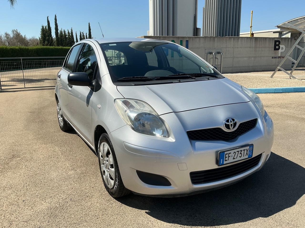 TOYOTA YARIS 1.0 BENZINA 2011
