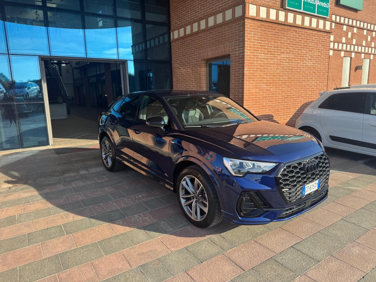 Audi Q3 35 TDI S tronic Identity Black