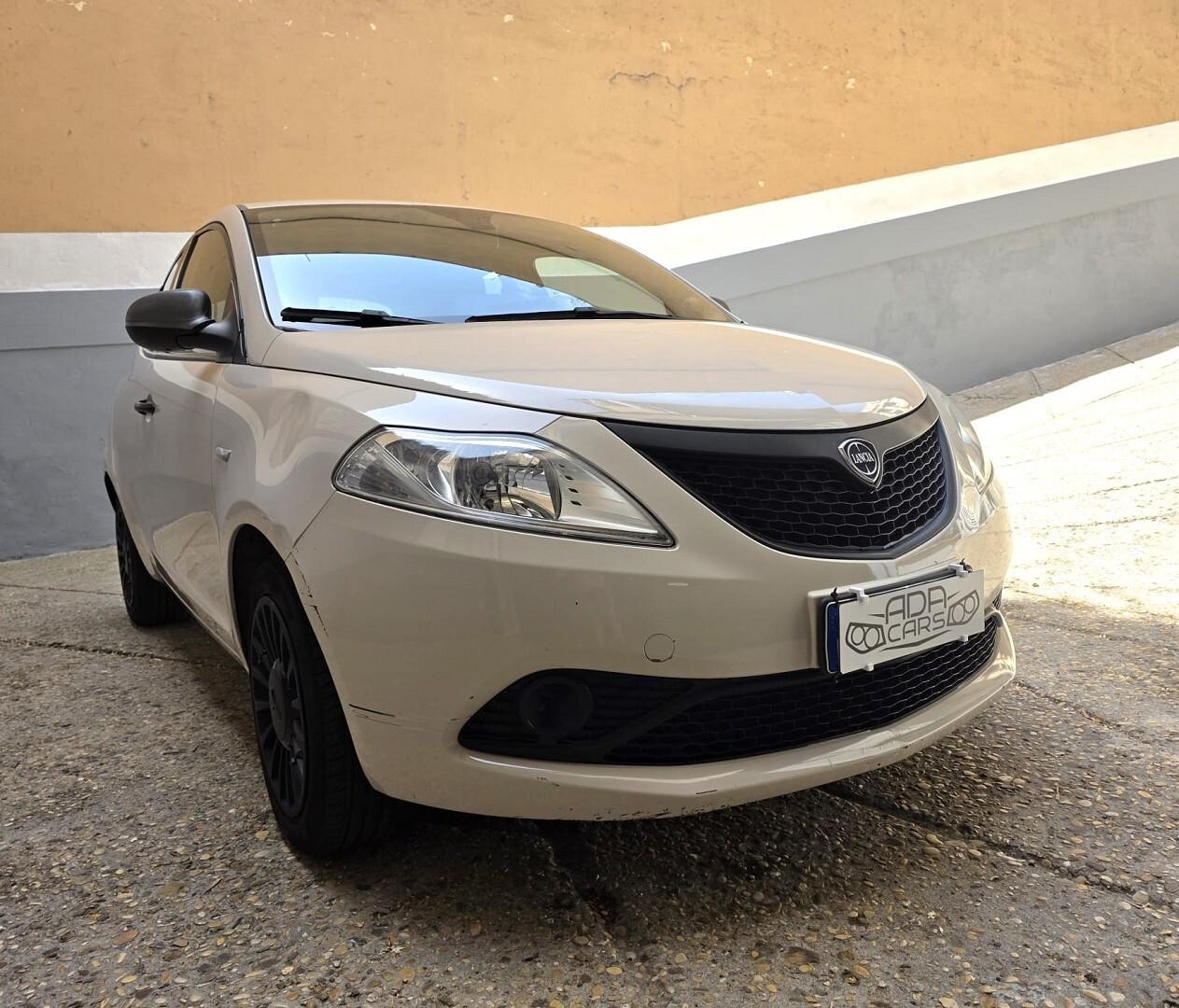 LANCIA YPSILON 1.2 - ADATTA A NEOPATENTATI