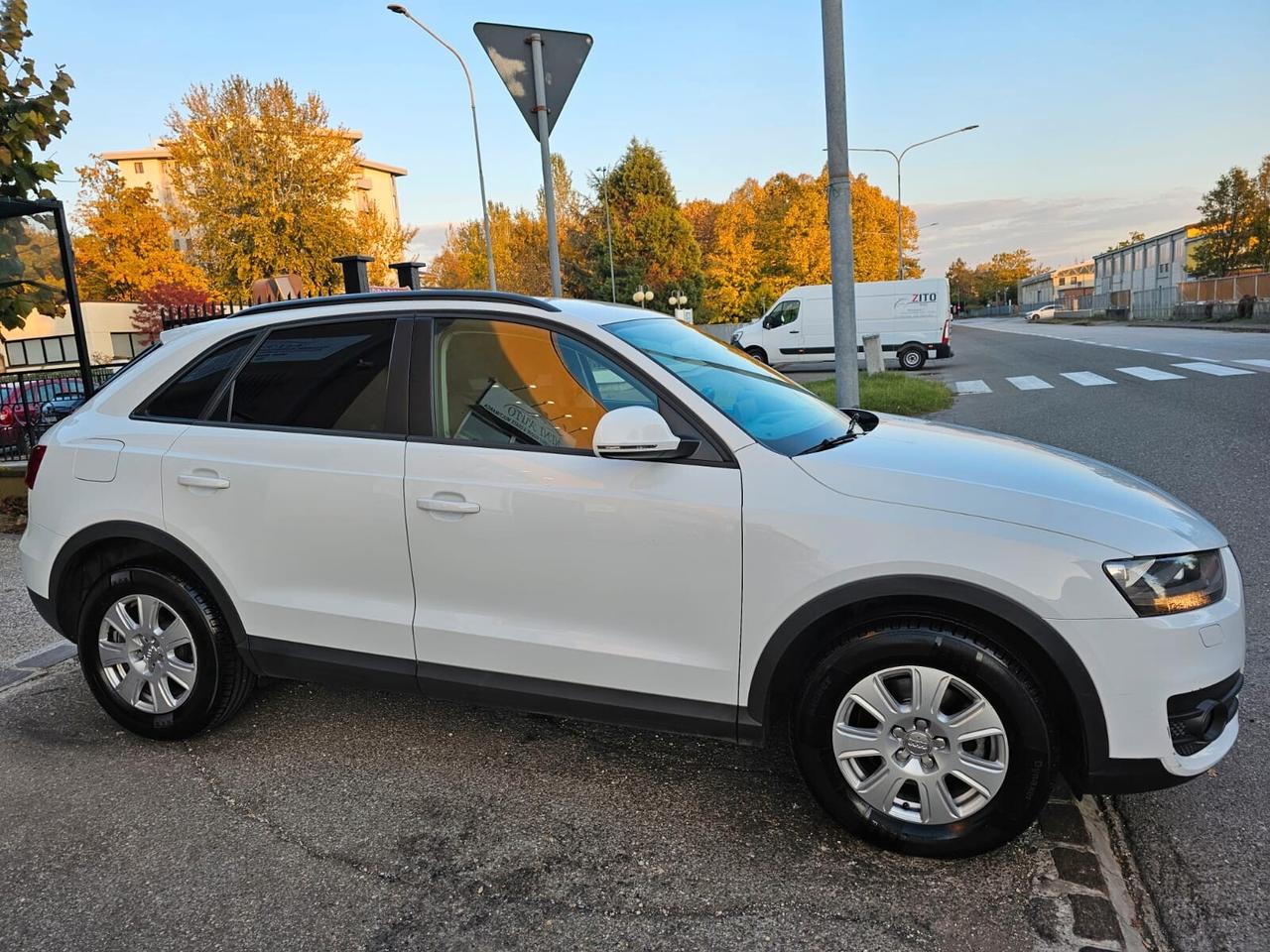 Audi Q3 2.0 TDI 140cv Business*Navi*Pdc*Unipro*Euro5