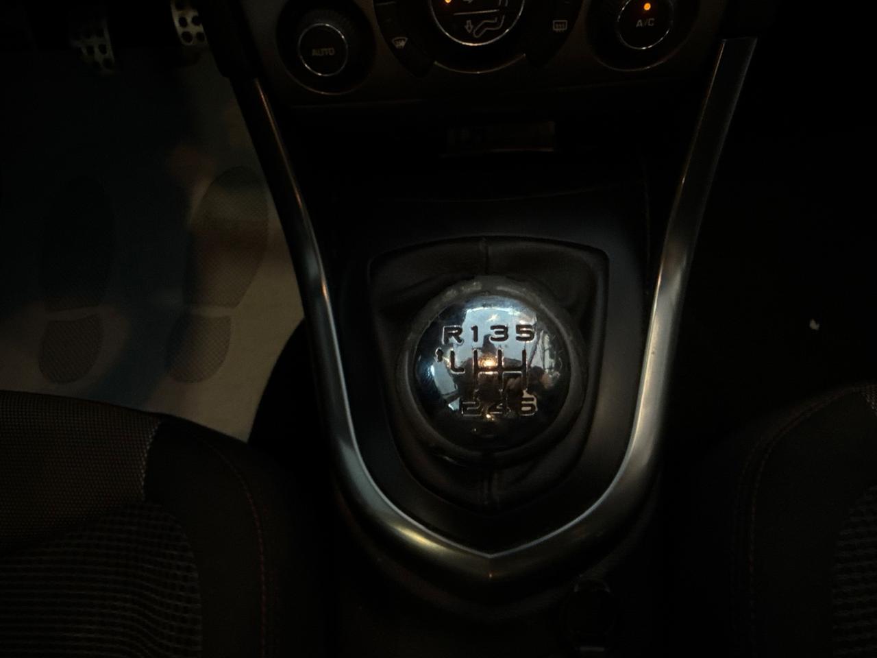Peugeot 308 1.6 diesel anno 2013 neopatentati