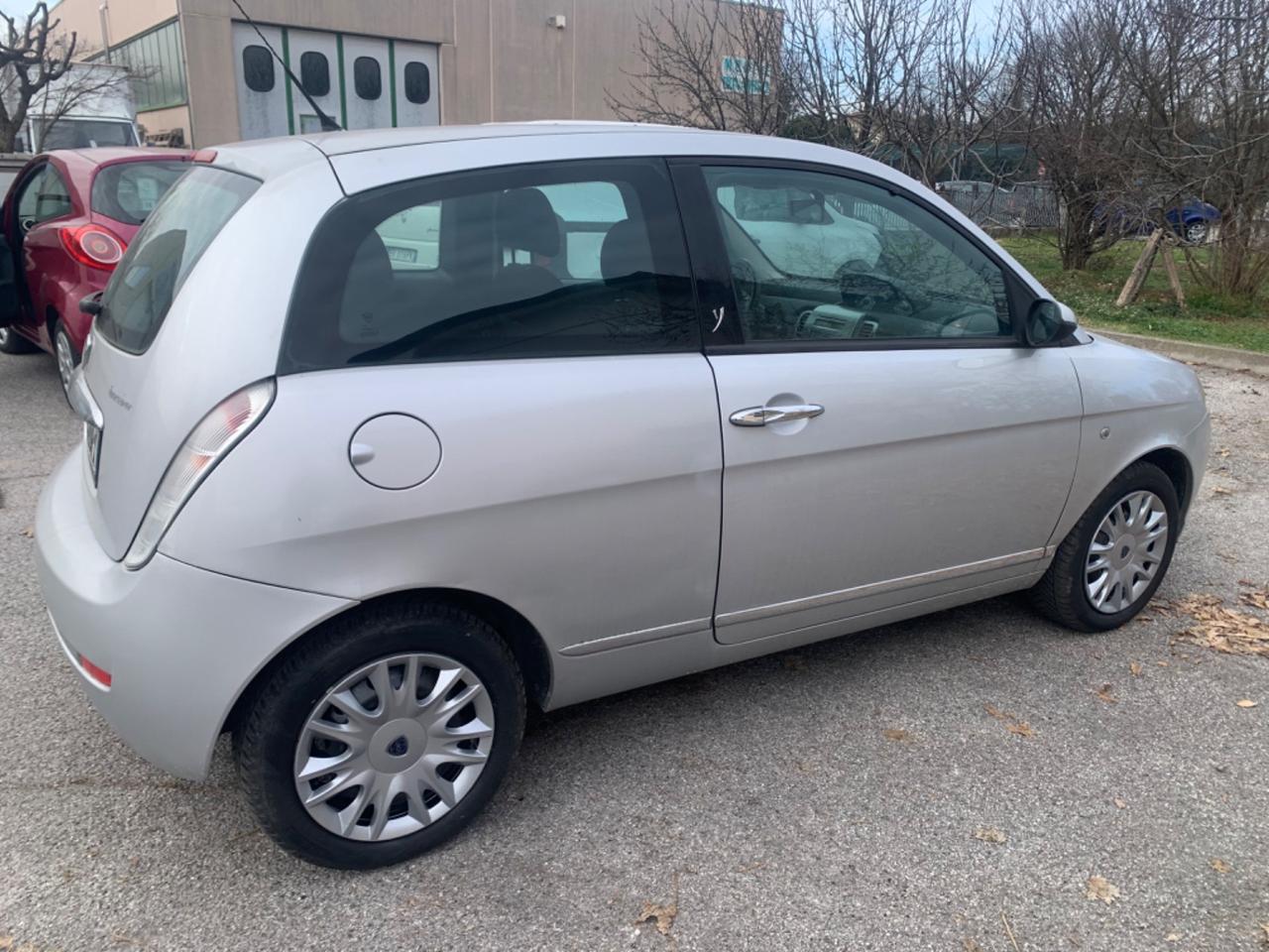 Lancia Ypsilon 1.2 Argento