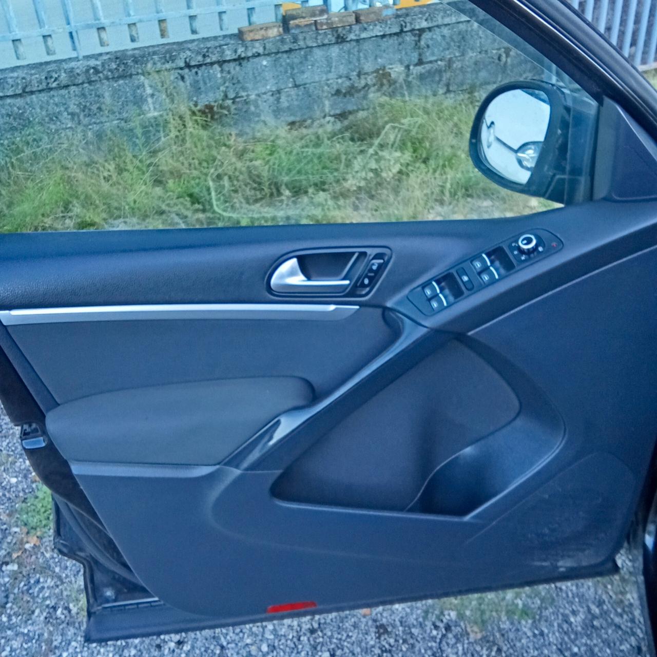 Volkswagen Tiguan 2.0 TDI 140 CV Sport 012