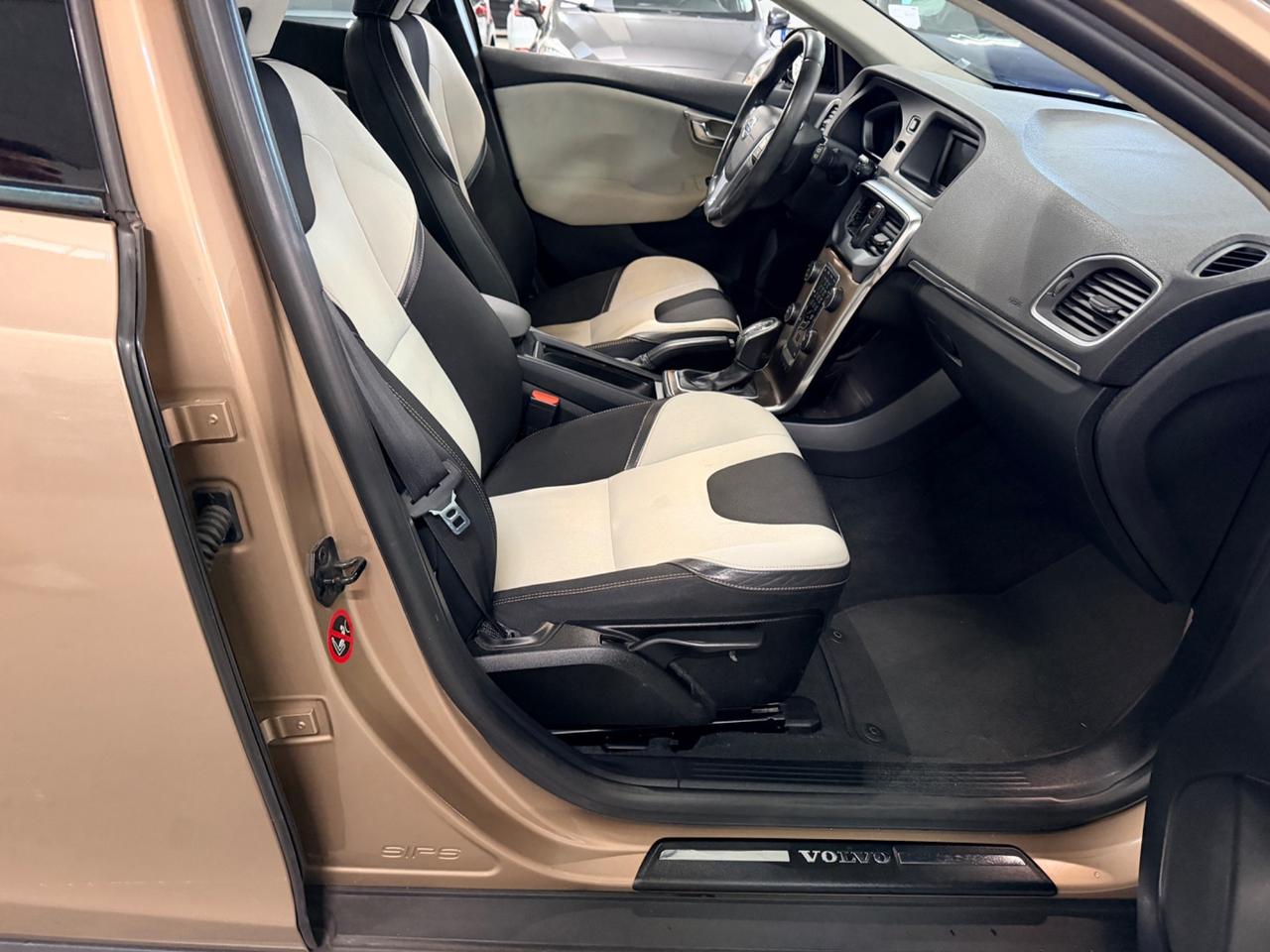 Volvo V40 Cross Country D3 Geartronic Momentum