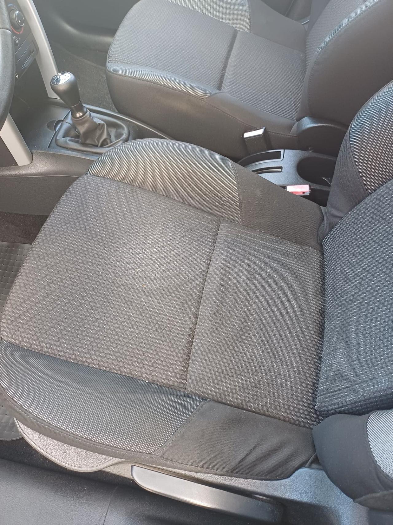 Peugeot 207 1.4 8V 5p POCHI KM - 2012