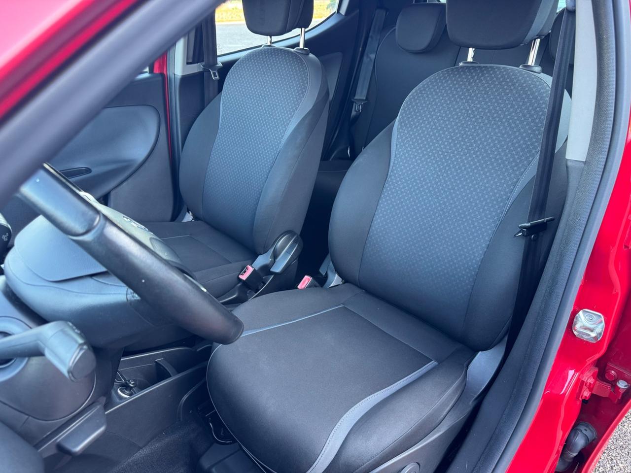 Lancia Ypsilon 1.2 69 CV 5 porte Platinum NEOPATENTATI